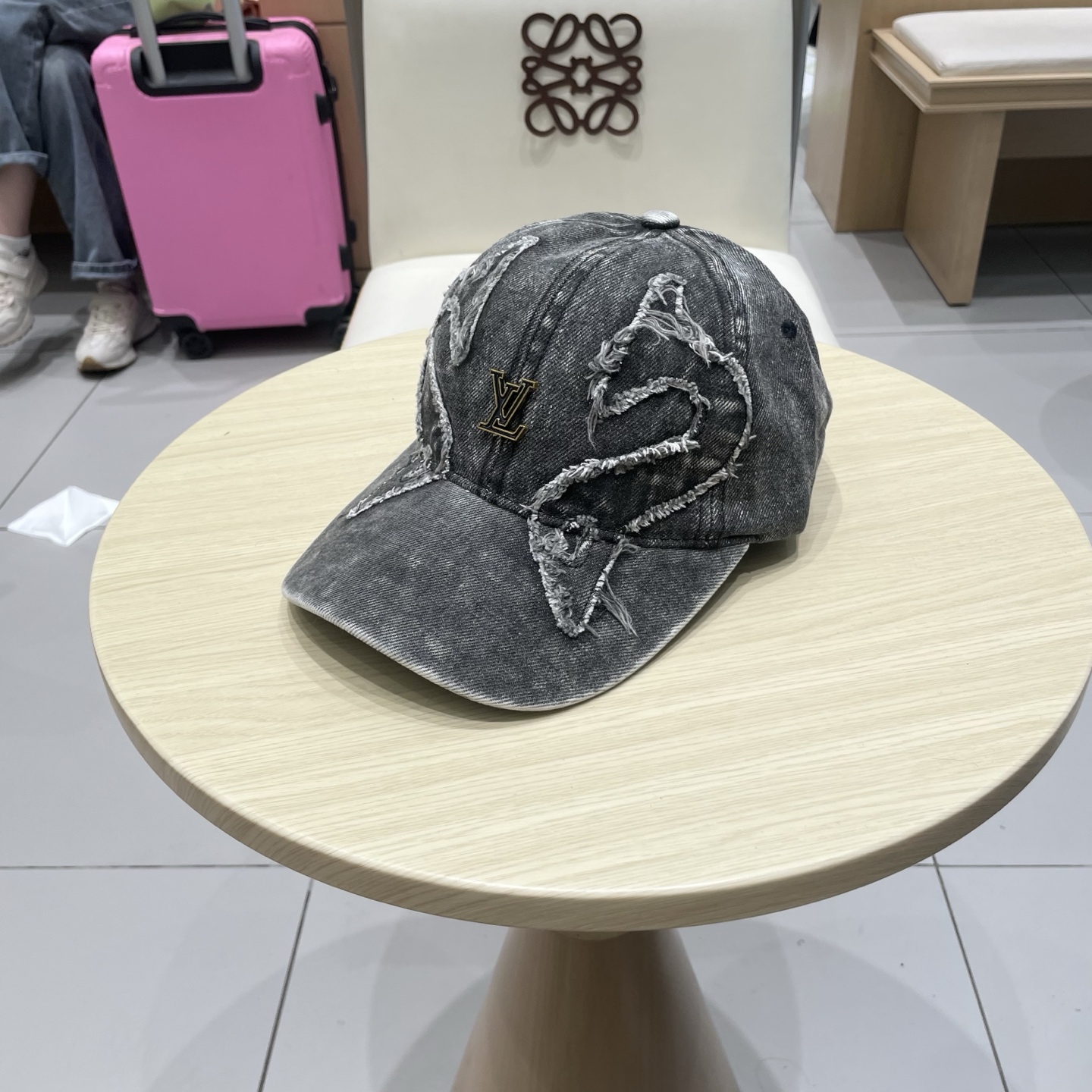  🧢路易威登棒球帽 LouisVuitton😍新款LV棒球帽，重工打造♥️高端大气，百搭款🤗男女通用！跑