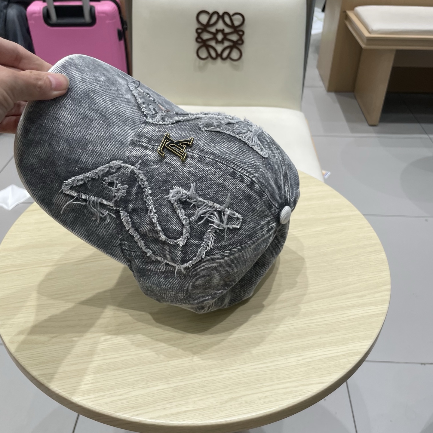  🧢路易威登棒球帽 LouisVuitton😍新款LV棒球帽，重工打造♥️高端大气，百搭款🤗男女通用！跑