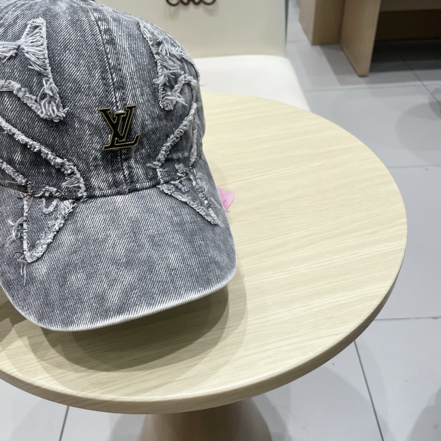  🧢路易威登棒球帽 LouisVuitton😍新款LV棒球帽，重工打造♥️高端大气，百搭款🤗男女通用！跑