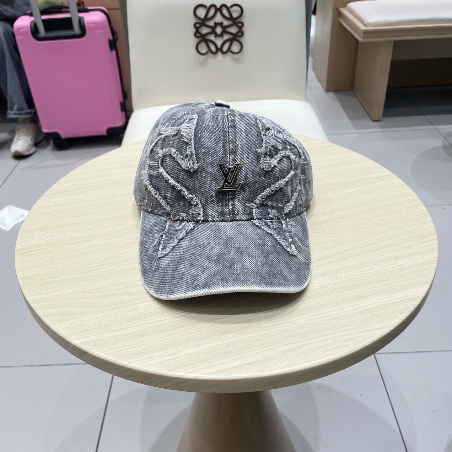  🧢路易威登棒球帽 LouisVuitton😍新款LV棒球帽，重工打造♥️高端大气，百搭款🤗男女通用！跑