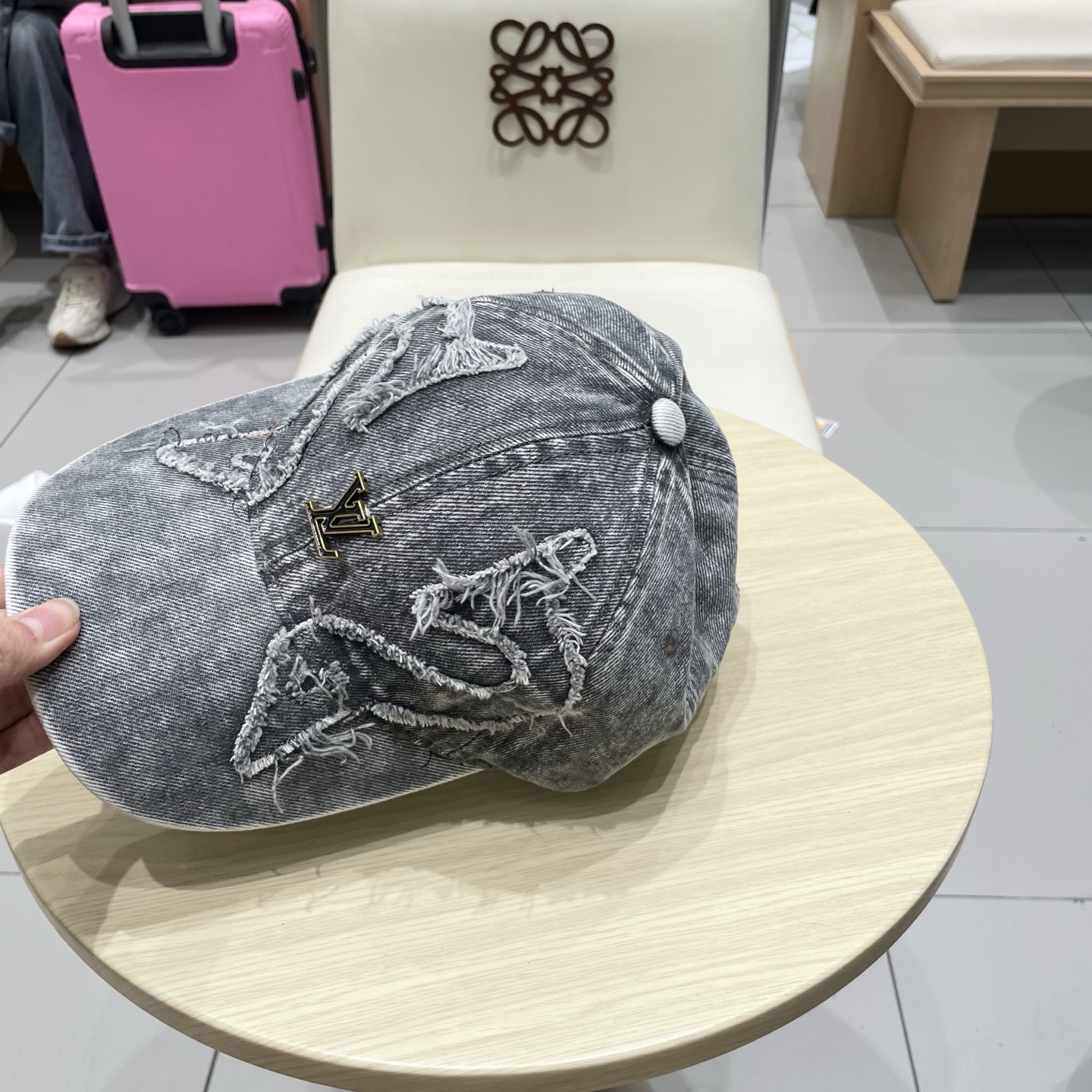  🧢路易威登棒球帽 LouisVuitton😍新款LV棒球帽，重工打造♥️高端大气，百搭款🤗男女通用！跑