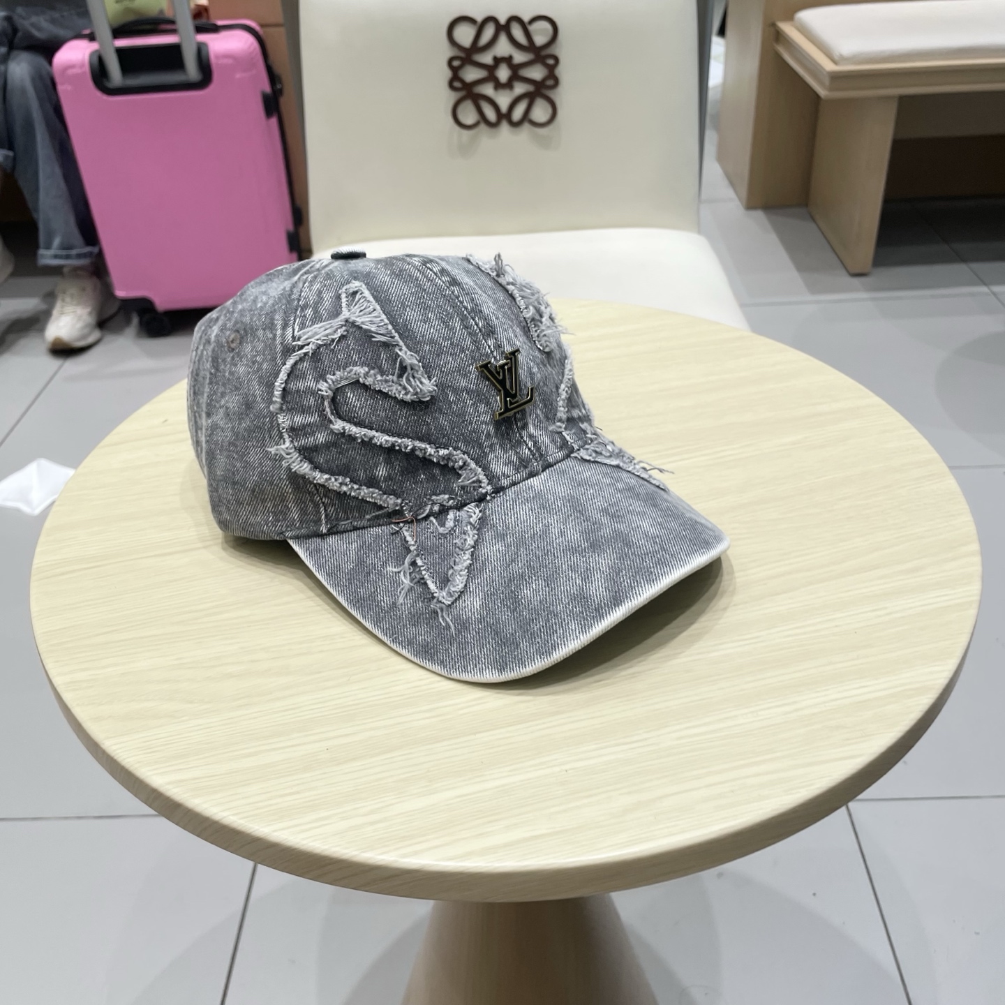  🧢路易威登棒球帽 LouisVuitton😍新款LV棒球帽，重工打造♥️高端大气，百搭款🤗男女通用！跑