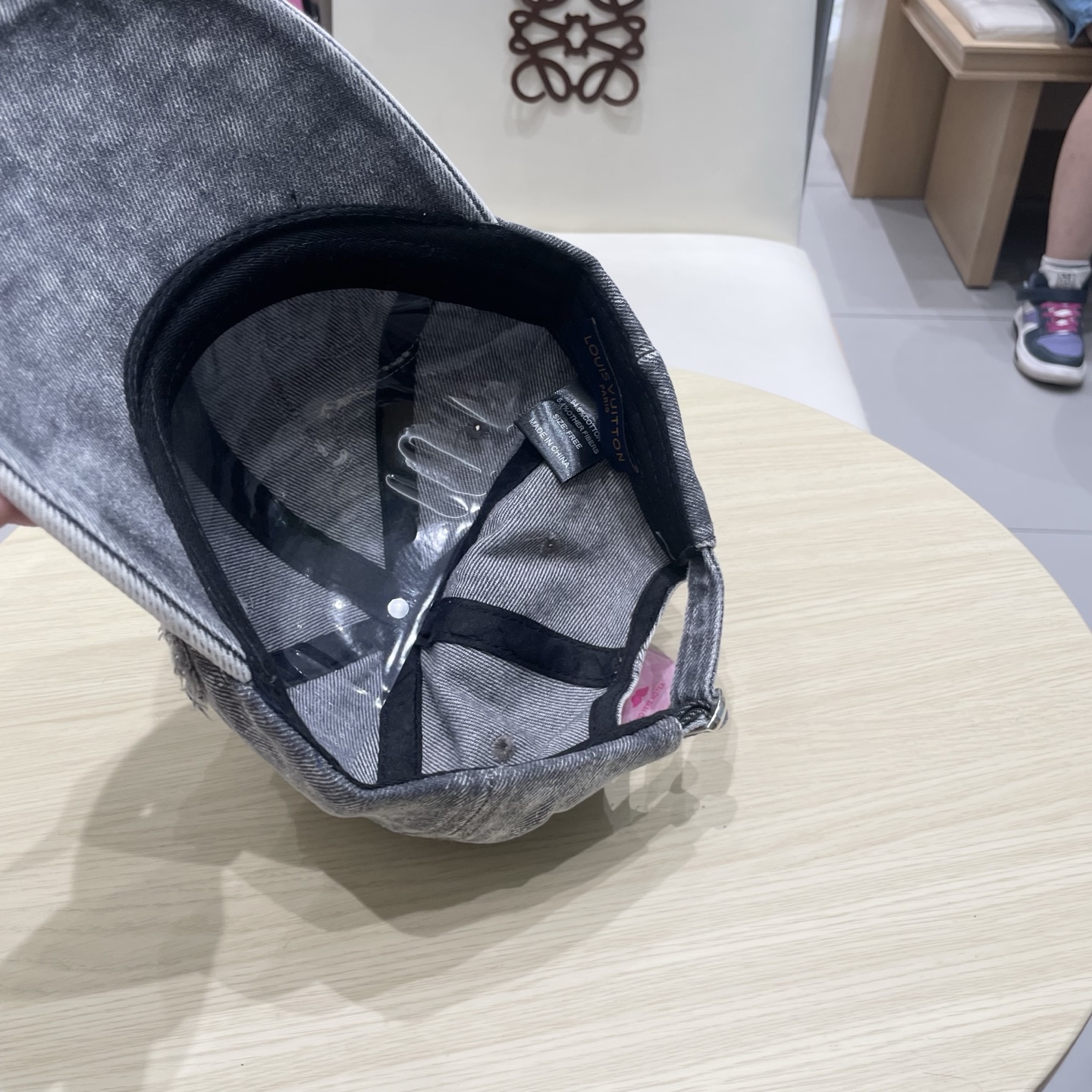  🧢路易威登棒球帽 LouisVuitton😍新款LV棒球帽，重工打造♥️高端大气，百搭款🤗男女通用！跑