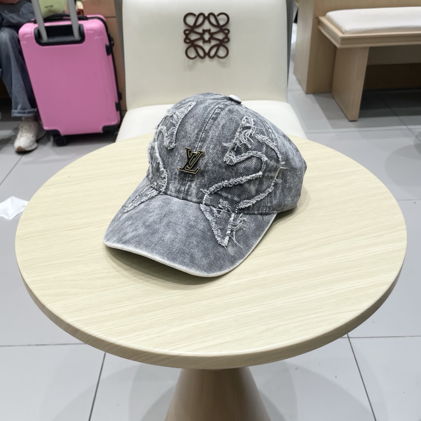  🧢路易威登棒球帽 LouisVuitton😍新款LV棒球帽，重工打造♥️高端大气，百搭款🤗男女通用！跑