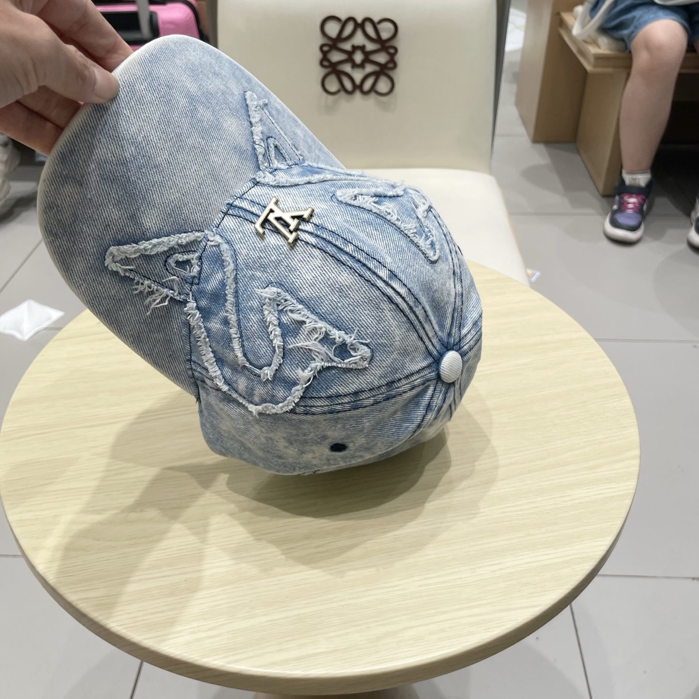  🧢路易威登棒球帽 LouisVuitton😍新款LV棒球帽，重工打造♥️高端大气，百搭款🤗男女通用！跑