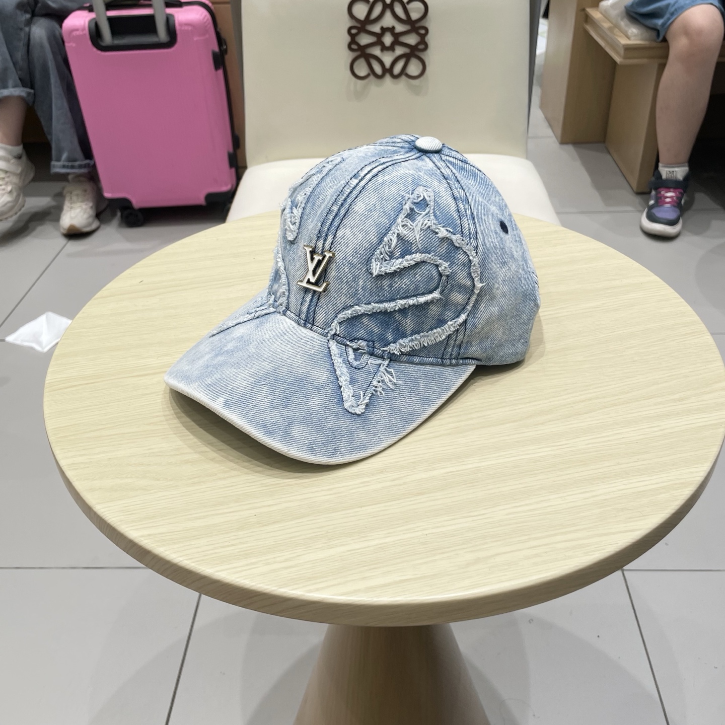  🧢路易威登棒球帽 LouisVuitton😍新款LV棒球帽，重工打造♥️高端大气，百搭款🤗男女通用！跑