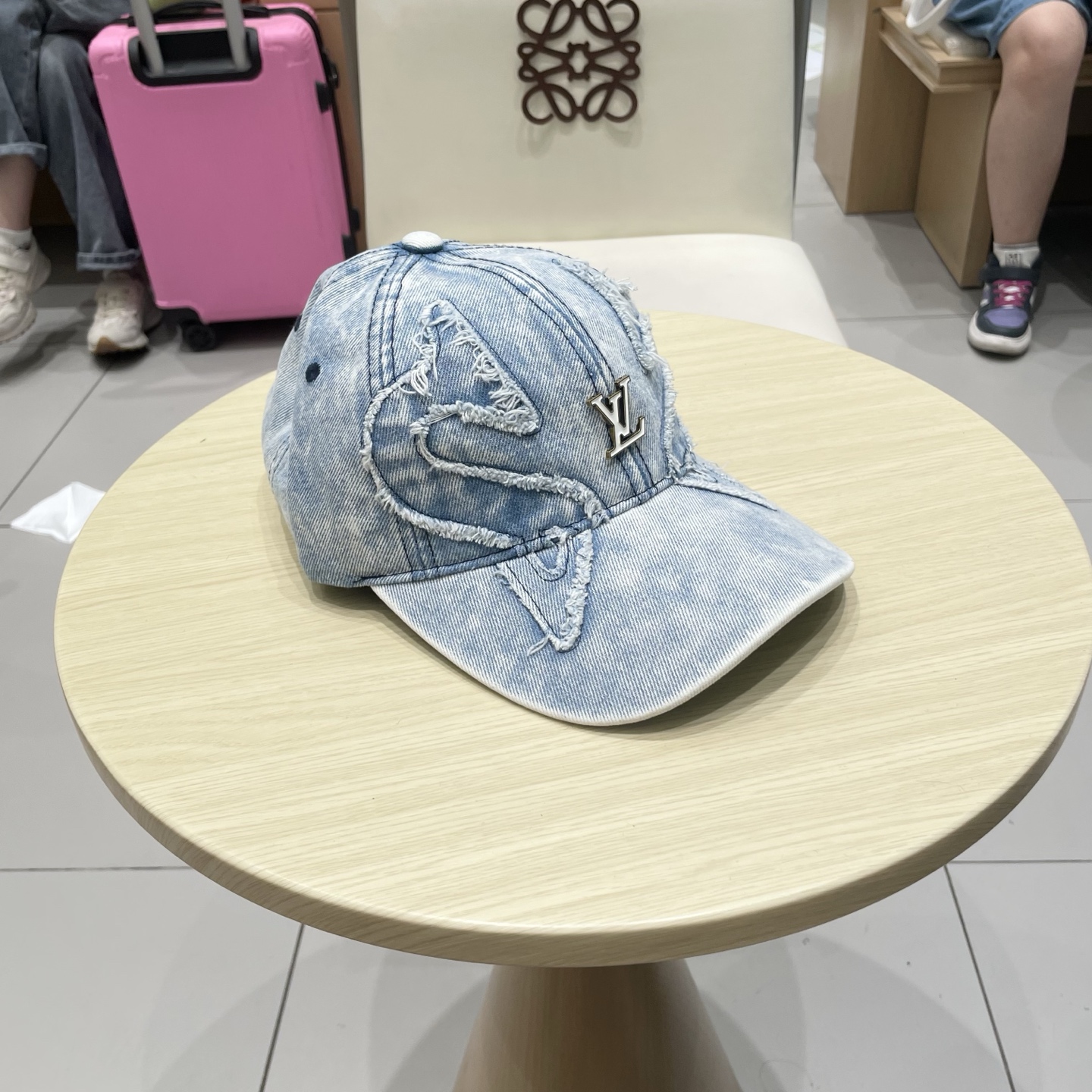  🧢路易威登棒球帽 LouisVuitton😍新款LV棒球帽，重工打造♥️高端大气，百搭款🤗男女通用！跑