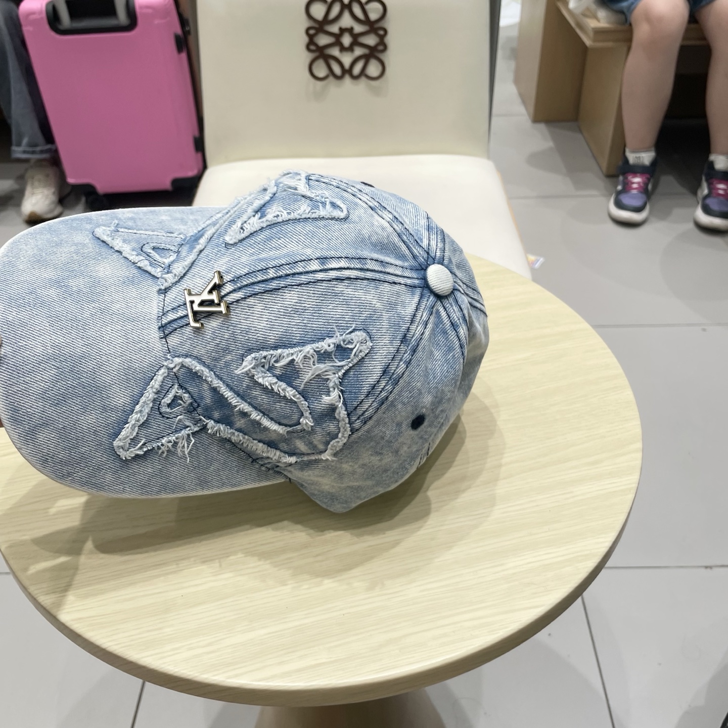 🧢路易威登棒球帽 LouisVuitton😍新款LV棒球帽，重工打造♥️高端大气，百搭款🤗男女通用！跑