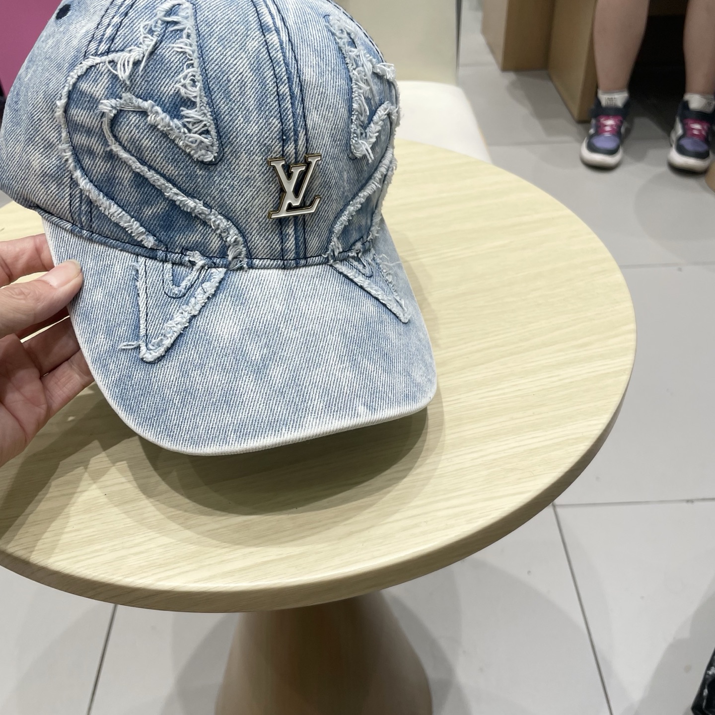 🧢路易威登棒球帽 LouisVuitton😍新款LV棒球帽，重工打造♥️高端大气，百搭款🤗男女通用！跑