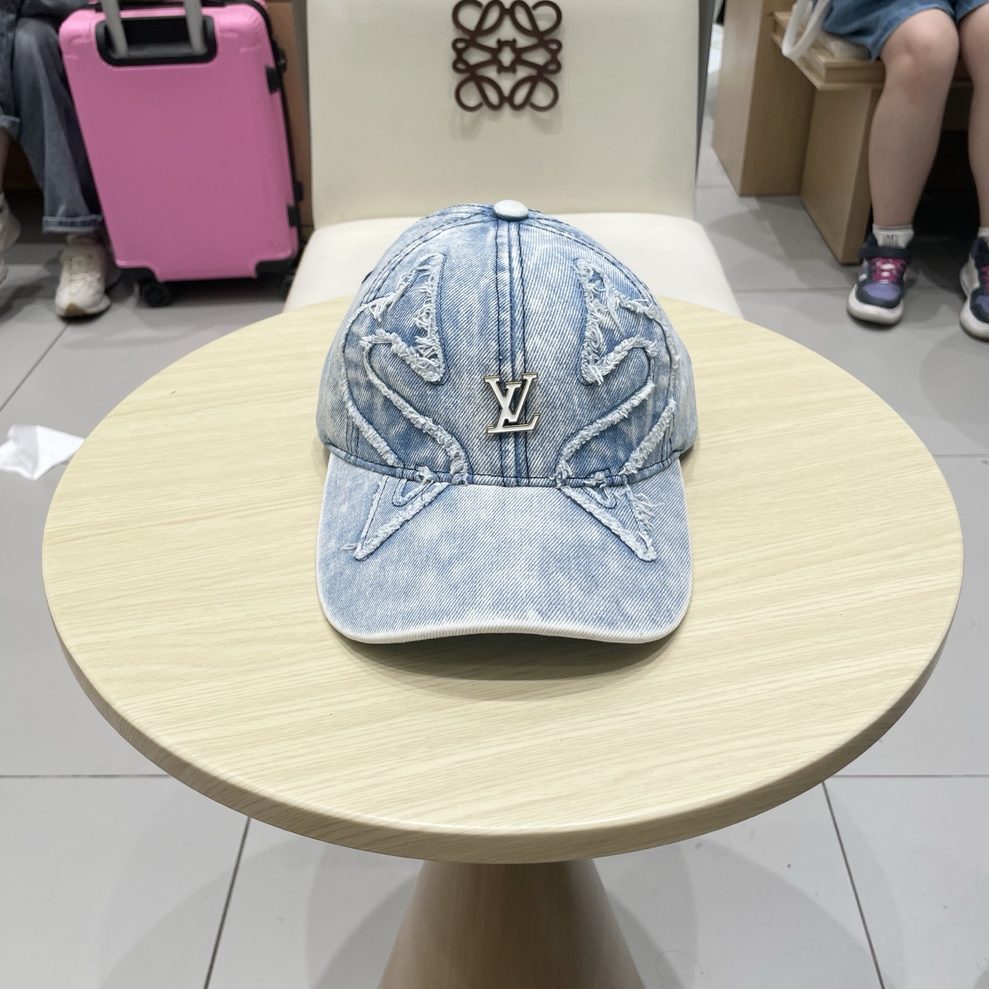  🧢路易威登棒球帽 LouisVuitton😍新款LV棒球帽，重工打造♥️高端大气，百搭款🤗男女通用！跑