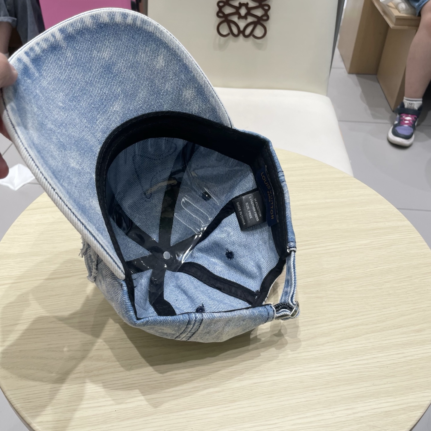  🧢路易威登棒球帽 LouisVuitton😍新款LV棒球帽，重工打造♥️高端大气，百搭款🤗男女通用！跑