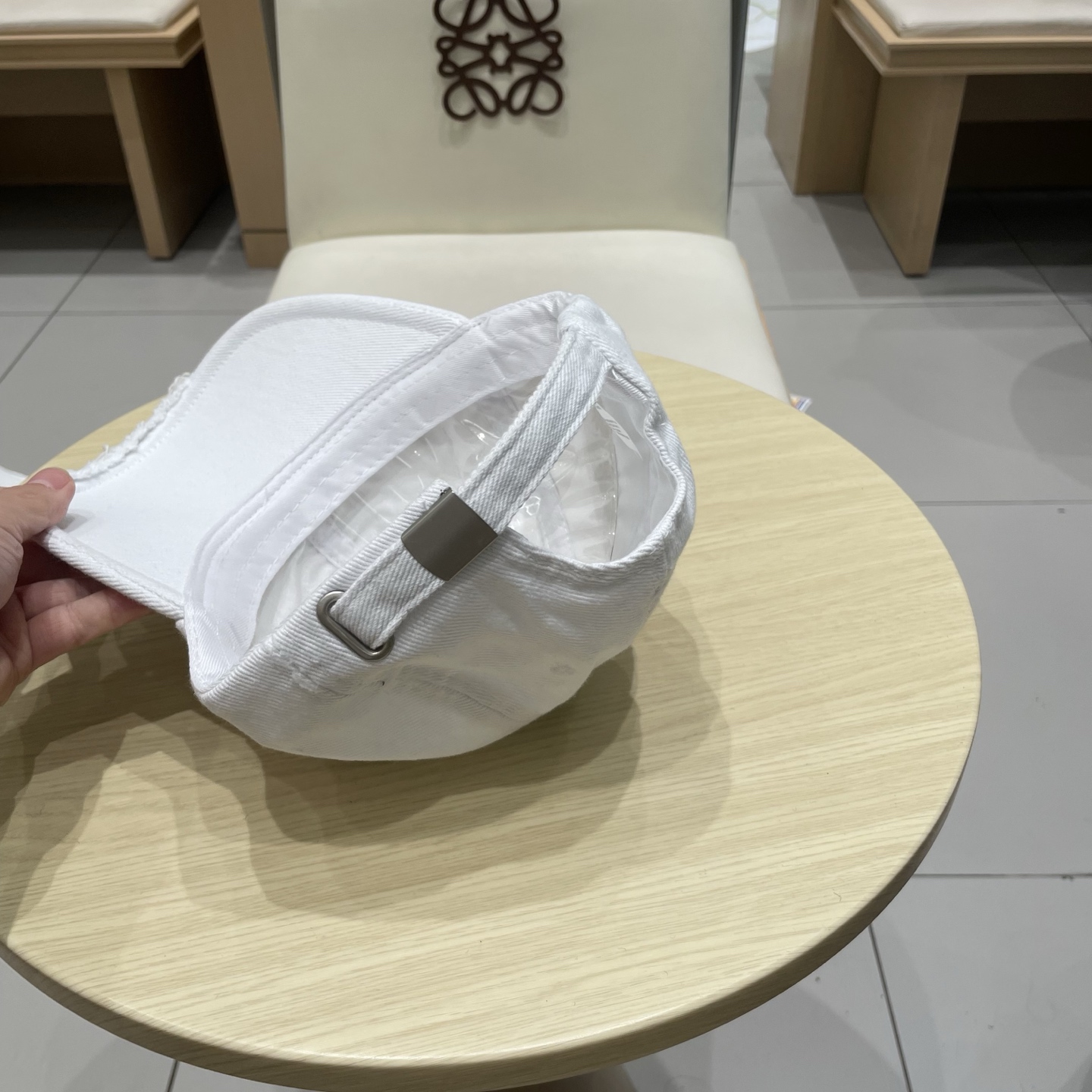  普拉达Prada 经典三角标棒球帽🧢万能必留款 戴一万年都好看 日常刚需 颜色完美 帽型正点 简直谁戴