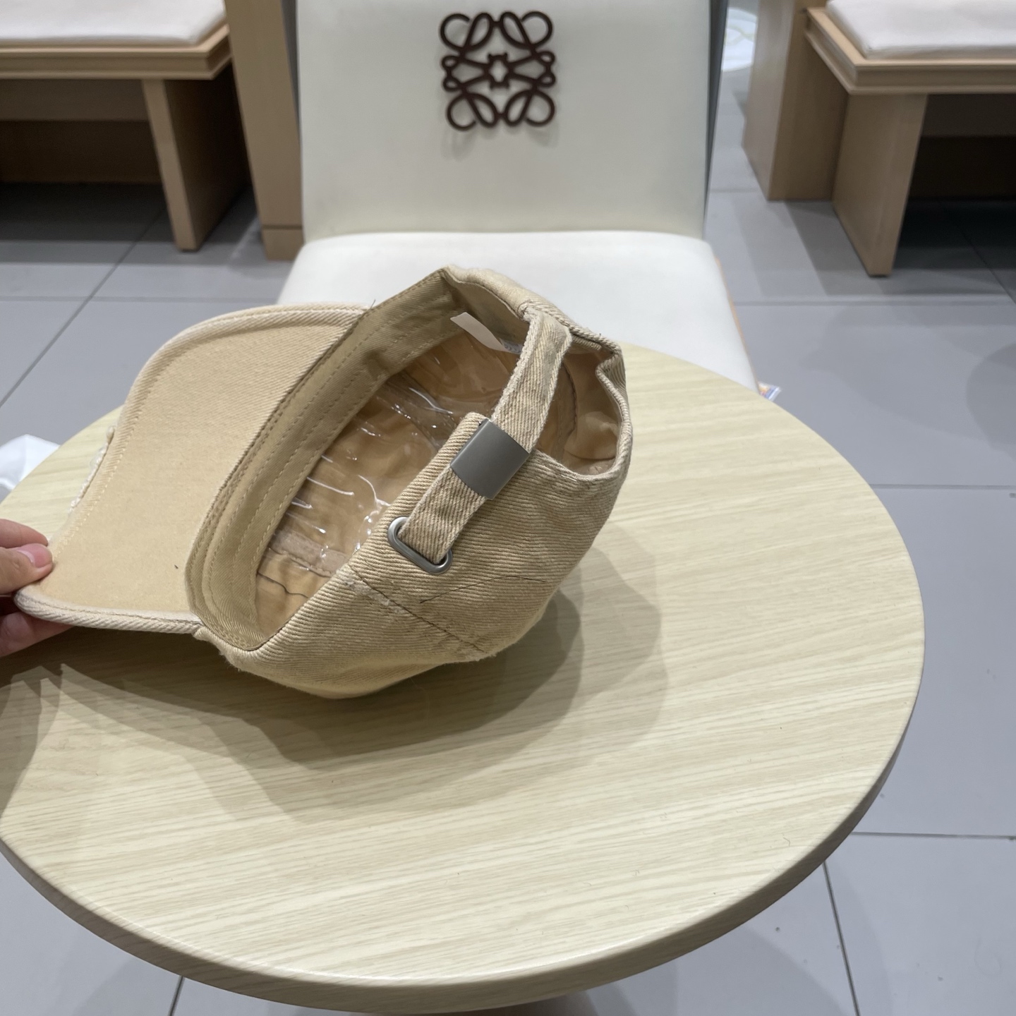  普拉达Prada 经典三角标棒球帽🧢万能必留款 戴一万年都好看 日常刚需 颜色完美 帽型正点 简直谁戴