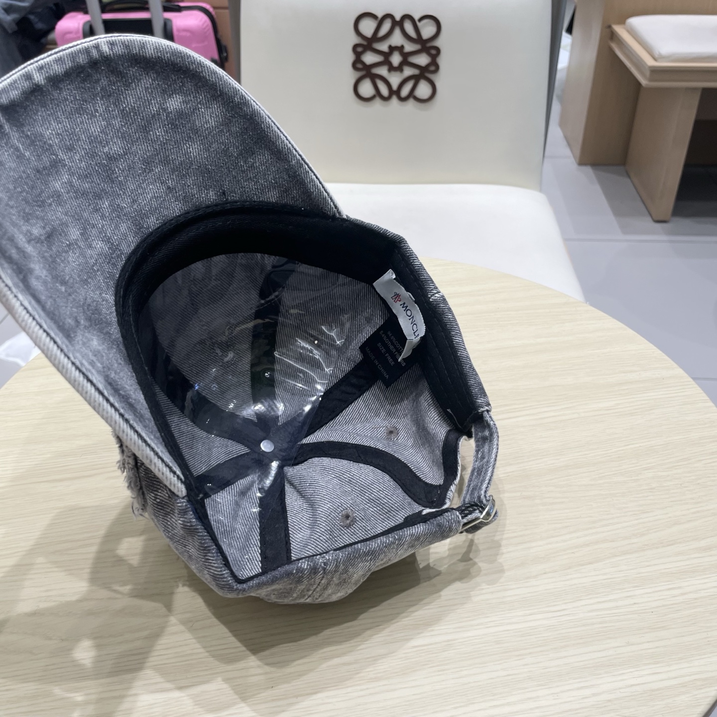  蒙口MONCLER新款棒球帽，时尚炸街单品，风格很OK，网红.时尚博主的最爱！高品质舒适透气，凹造型很