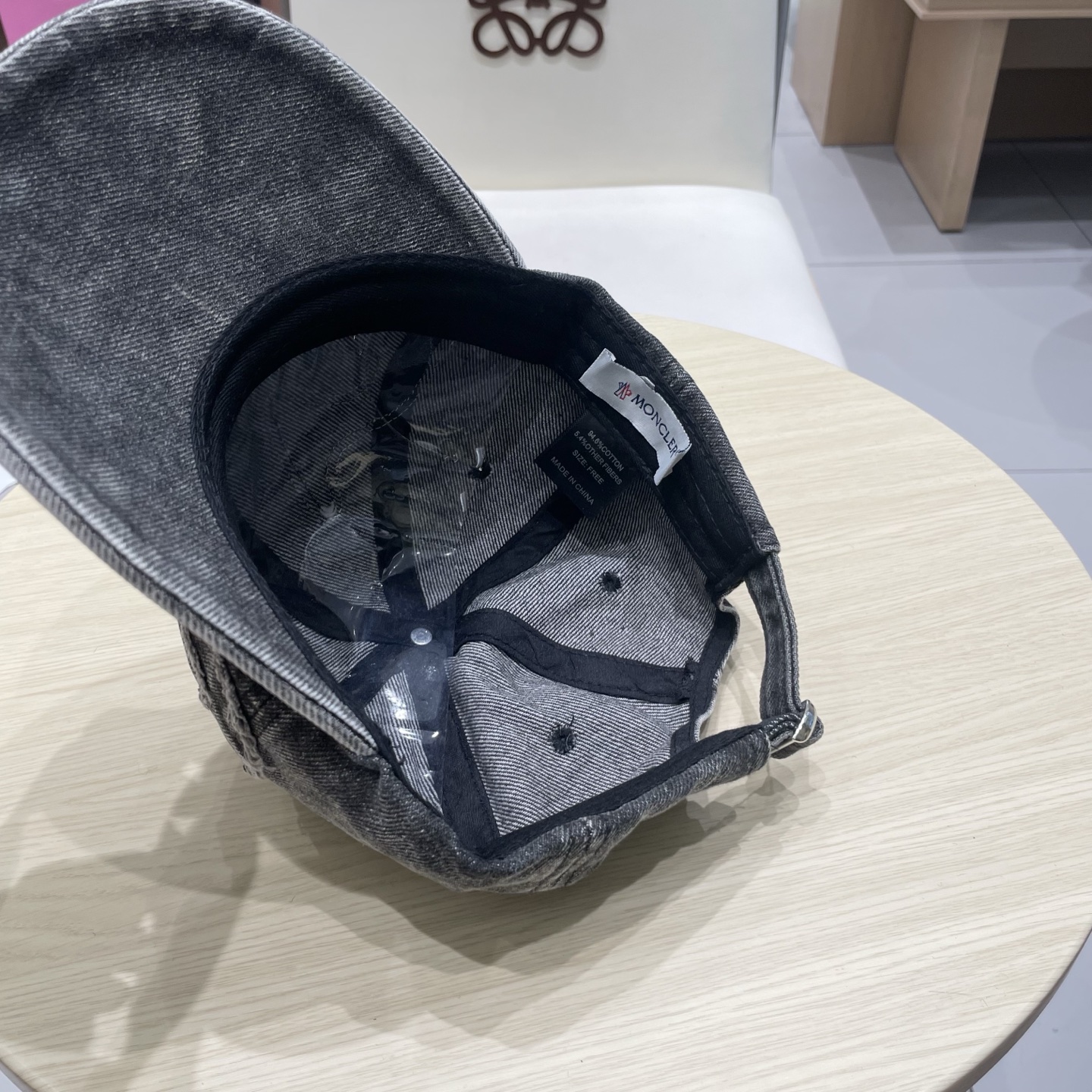  蒙口MONCLER新款棒球帽，时尚炸街单品，风格很OK，网红.时尚博主的最爱！高品质舒适透气，凹造型很