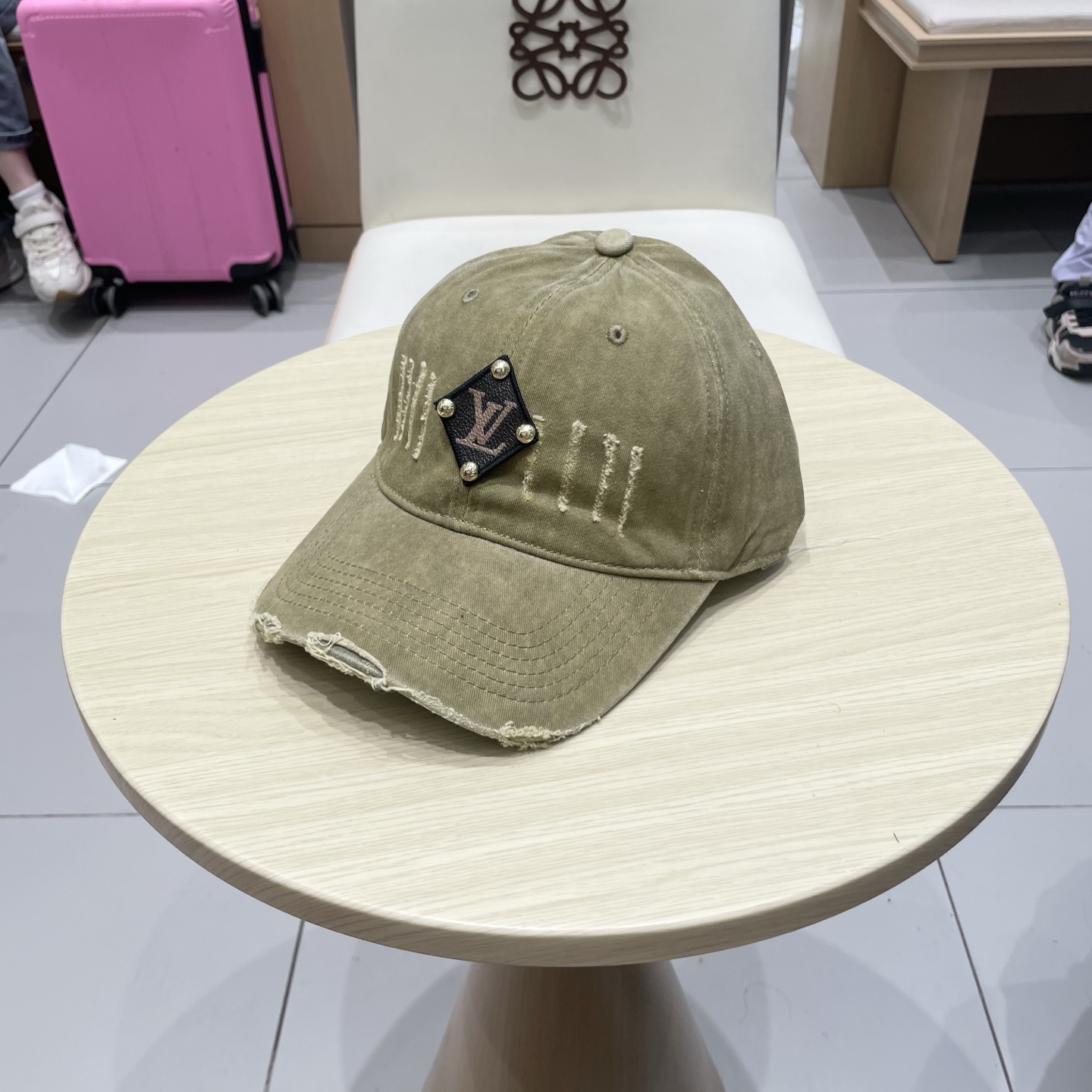 🧢路易威登棒球帽 LouisVuitton😍新款LV棒球帽，重工打造♥️高端大气，百搭款🤗男女通用！跑量