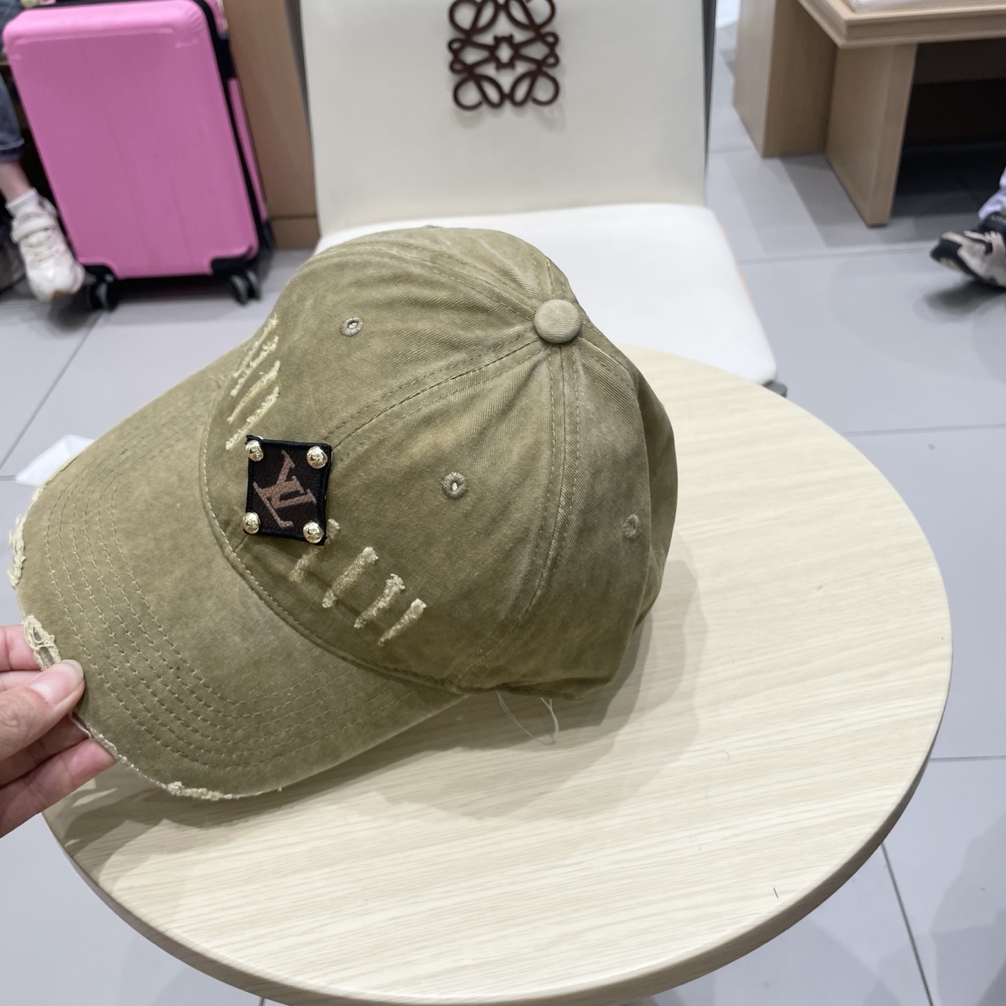 🧢路易威登棒球帽 LouisVuitton😍新款LV棒球帽，重工打造♥️高端大气，百搭款🤗男女通用！跑量