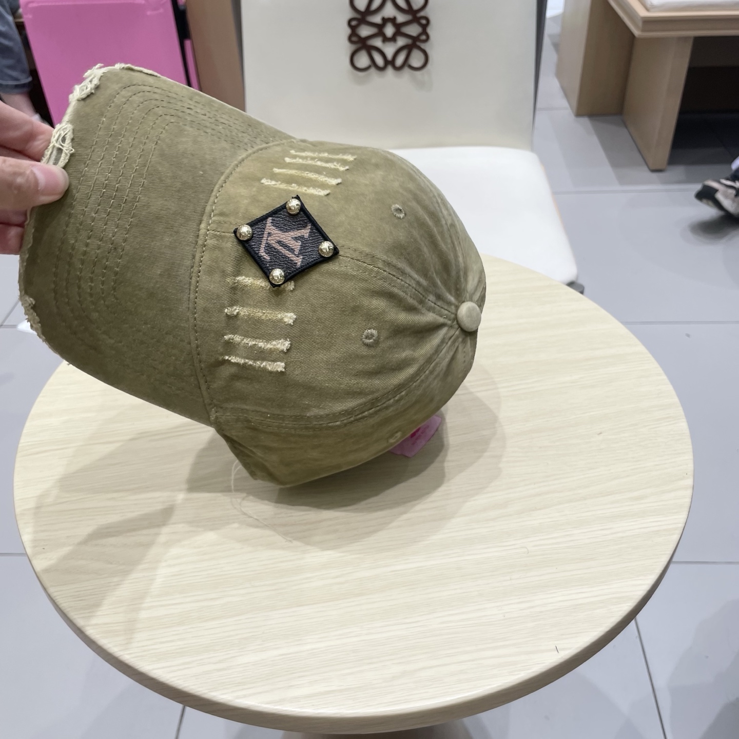 🧢路易威登棒球帽 LouisVuitton😍新款LV棒球帽，重工打造♥️高端大气，百搭款🤗男女通用！跑量