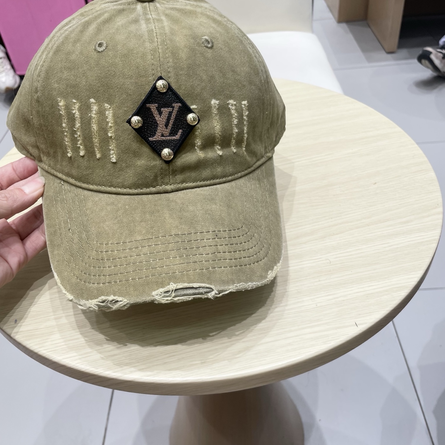 🧢路易威登棒球帽 LouisVuitton😍新款LV棒球帽，重工打造♥️高端大气，百搭款🤗男女通用！跑量