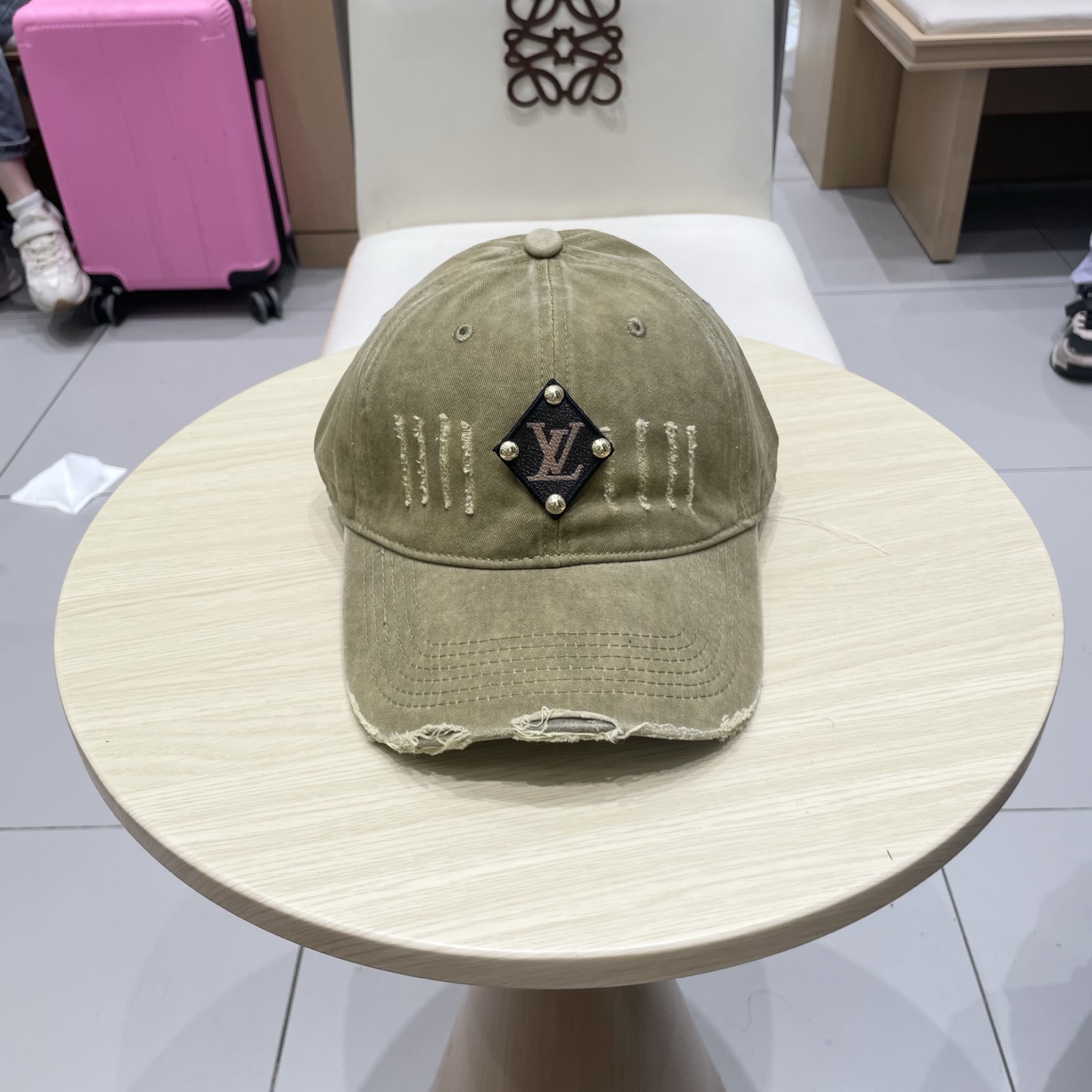 🧢路易威登棒球帽 LouisVuitton😍新款LV棒球帽，重工打造♥️高端大气，百搭款🤗男女通用！跑量