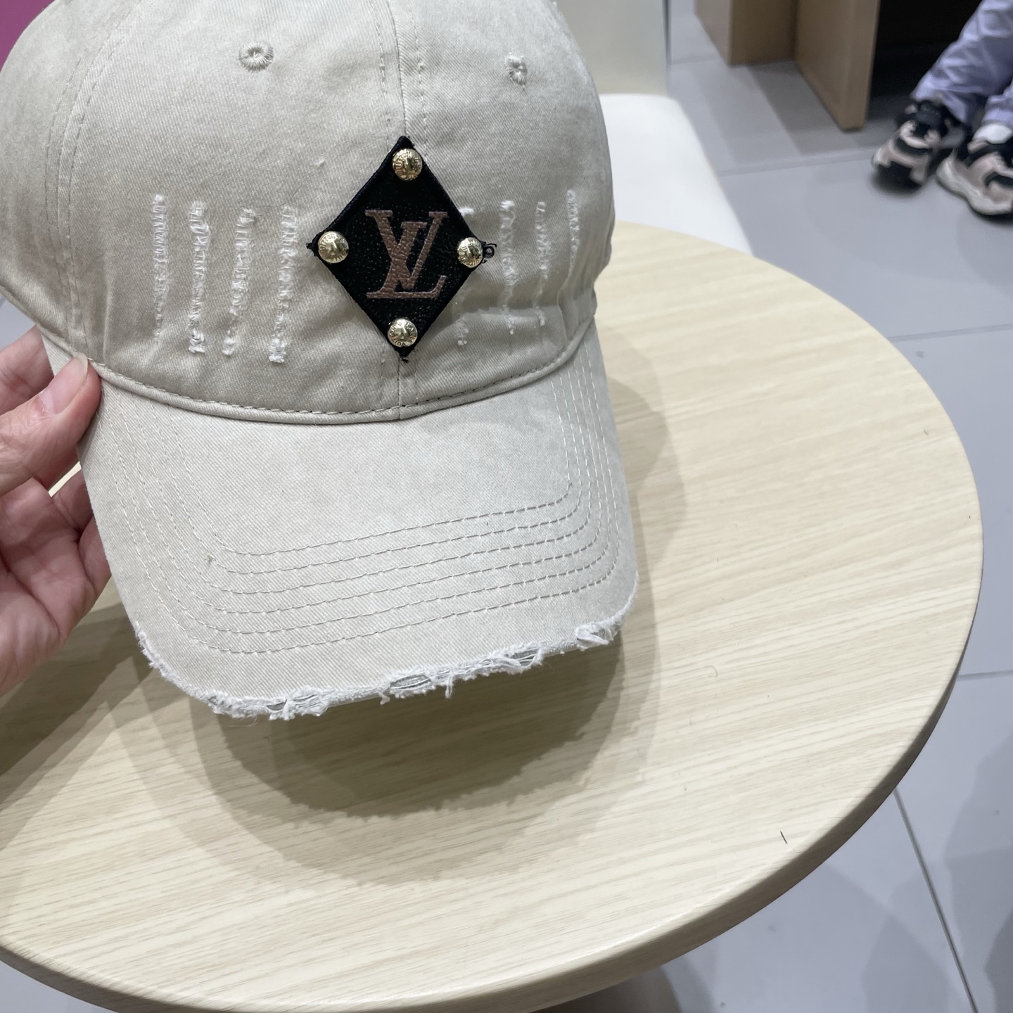 🧢路易威登棒球帽 LouisVuitton😍新款LV棒球帽，重工打造♥️高端大气，百搭款🤗男女通用！跑量