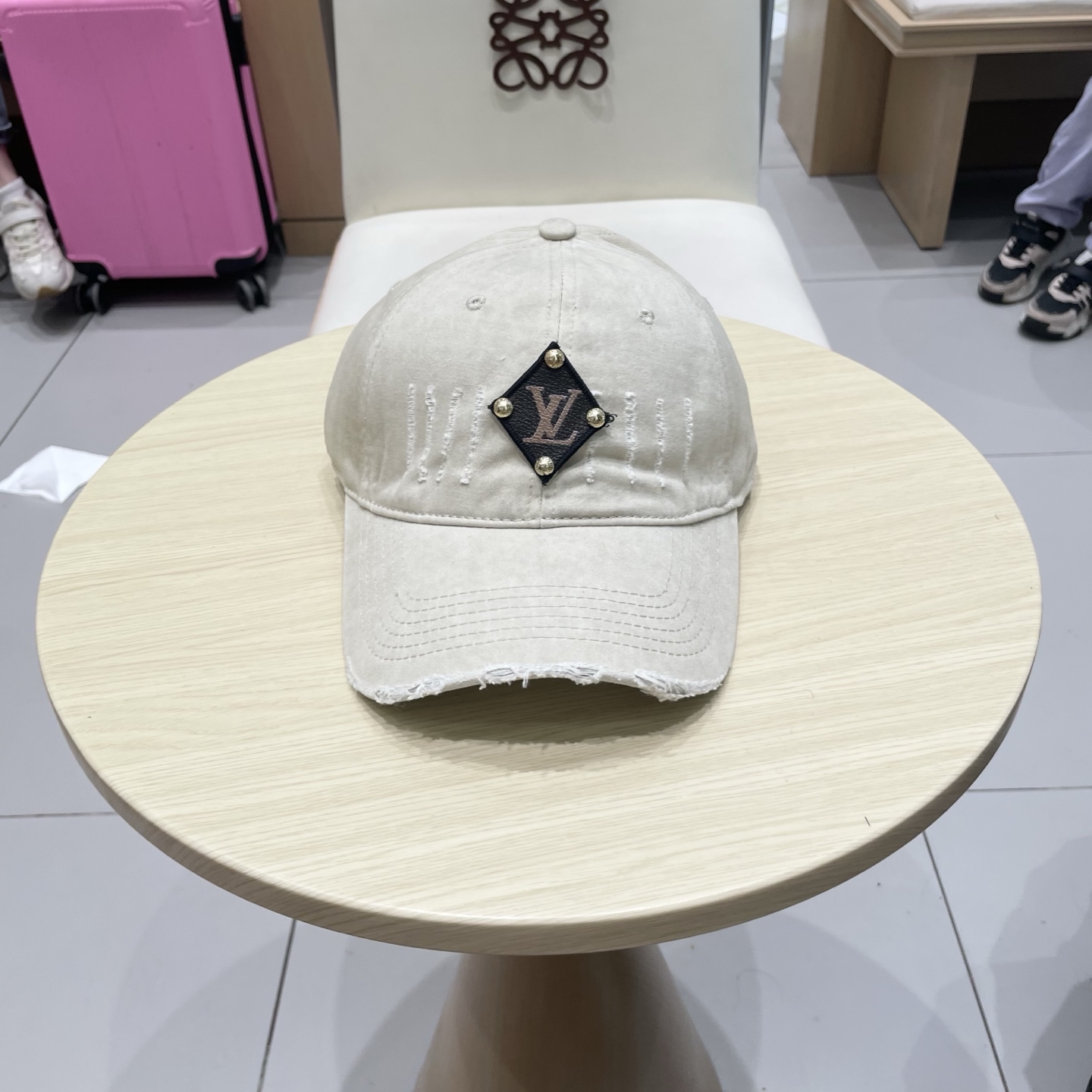 🧢路易威登棒球帽 LouisVuitton😍新款LV棒球帽，重工打造♥️高端大气，百搭款🤗男女通用！跑量