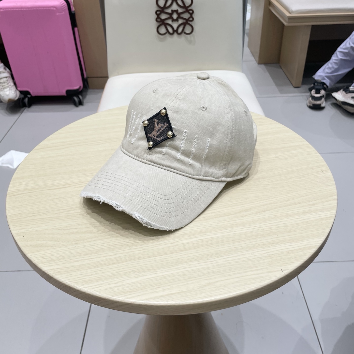 🧢路易威登棒球帽 LouisVuitton😍新款LV棒球帽，重工打造♥️高端大气，百搭款🤗男女通用！跑量