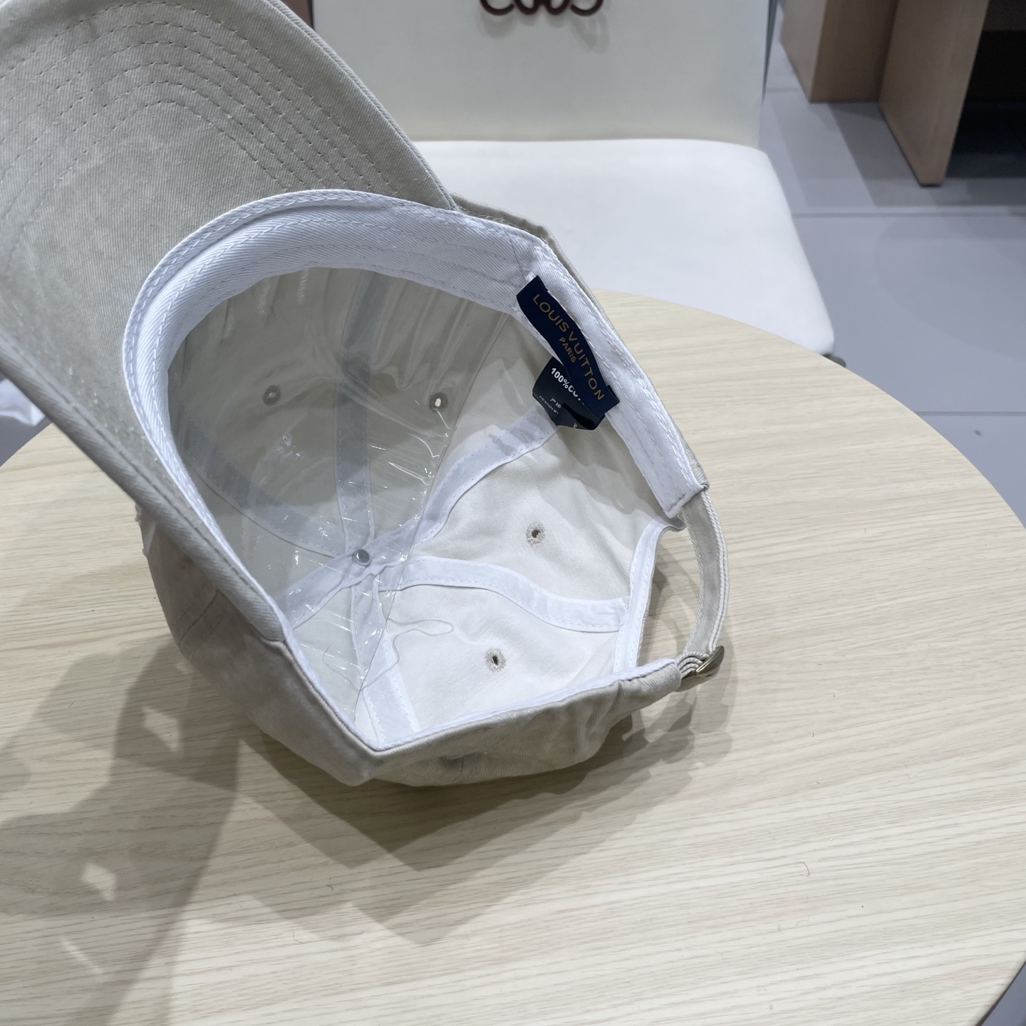 🧢路易威登棒球帽 LouisVuitton😍新款LV棒球帽，重工打造♥️高端大气，百搭款🤗男女通用！跑量