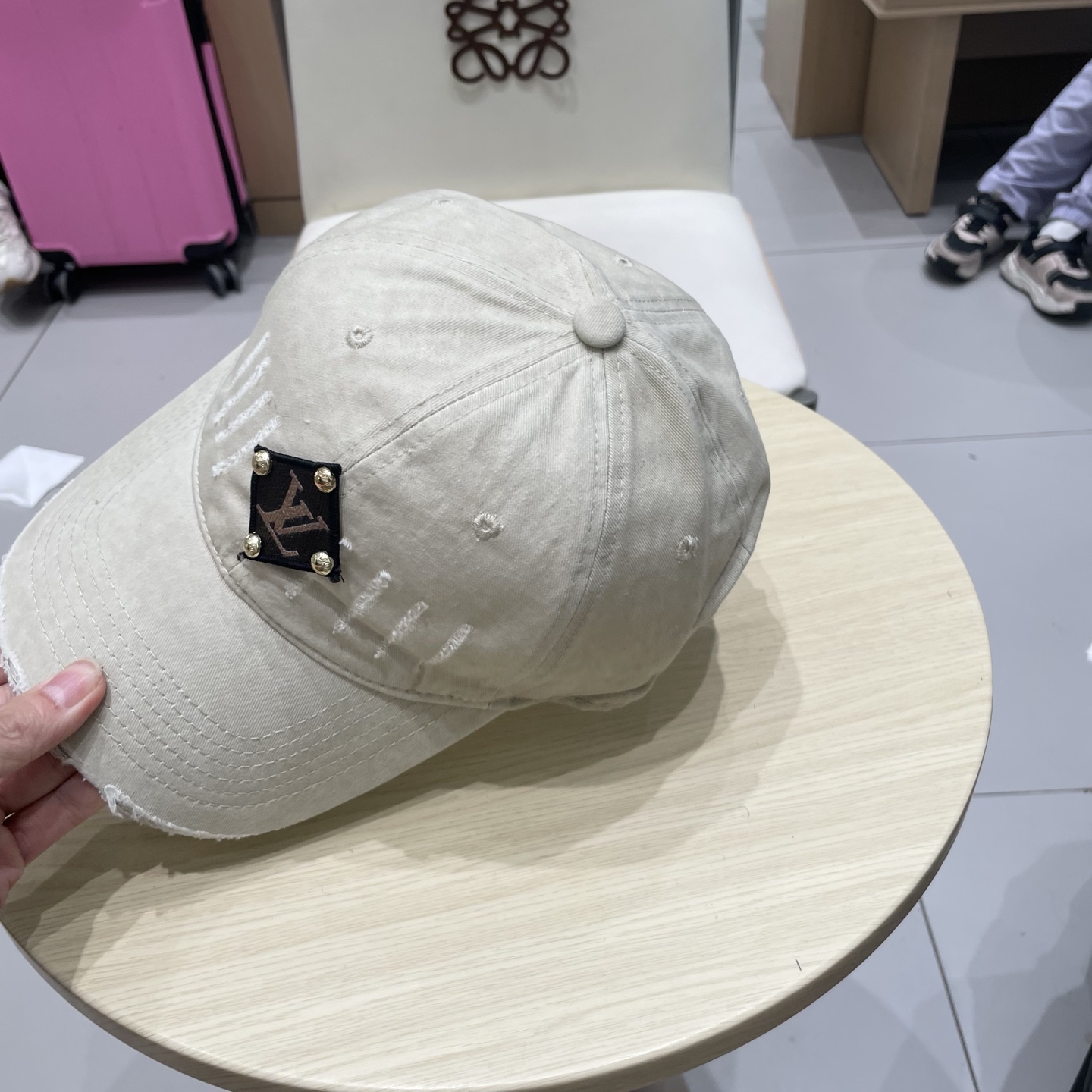 🧢路易威登棒球帽 LouisVuitton😍新款LV棒球帽，重工打造♥️高端大气，百搭款🤗男女通用！跑量