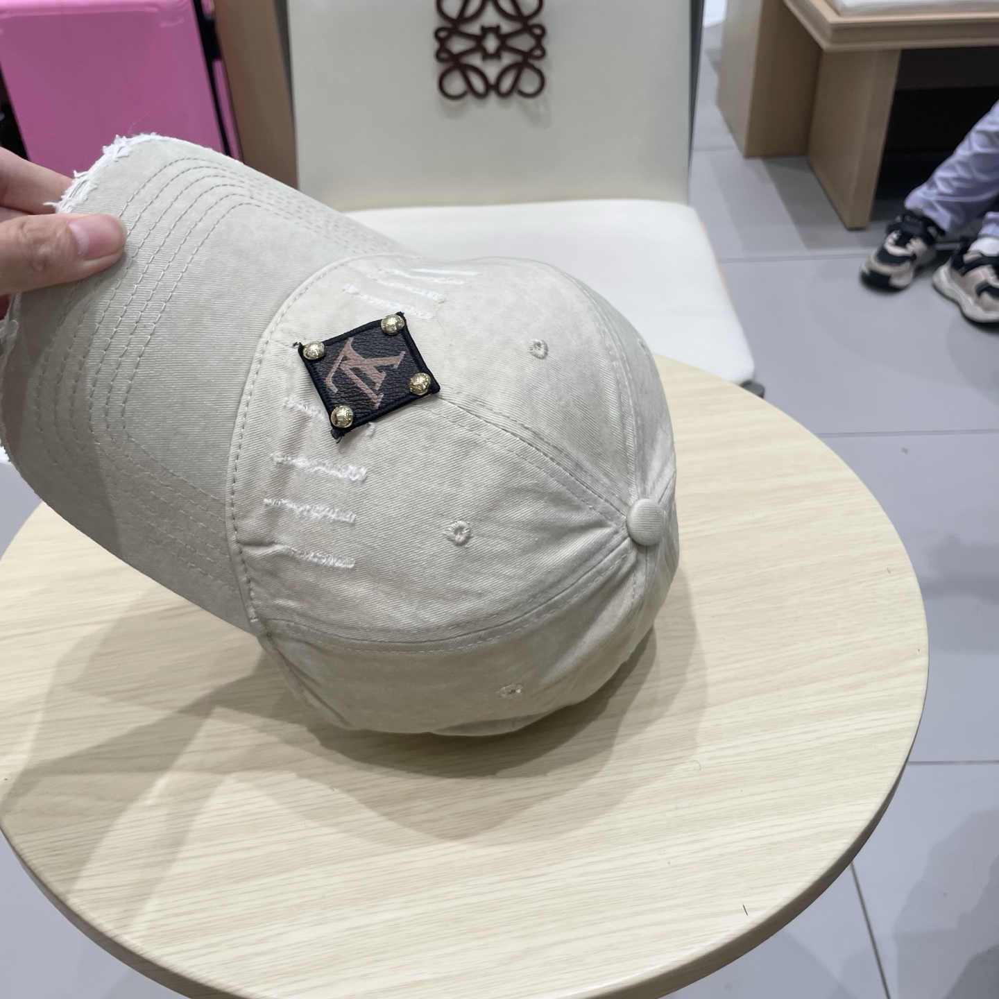 🧢路易威登棒球帽 LouisVuitton😍新款LV棒球帽，重工打造♥️高端大气，百搭款🤗男女通用！跑量