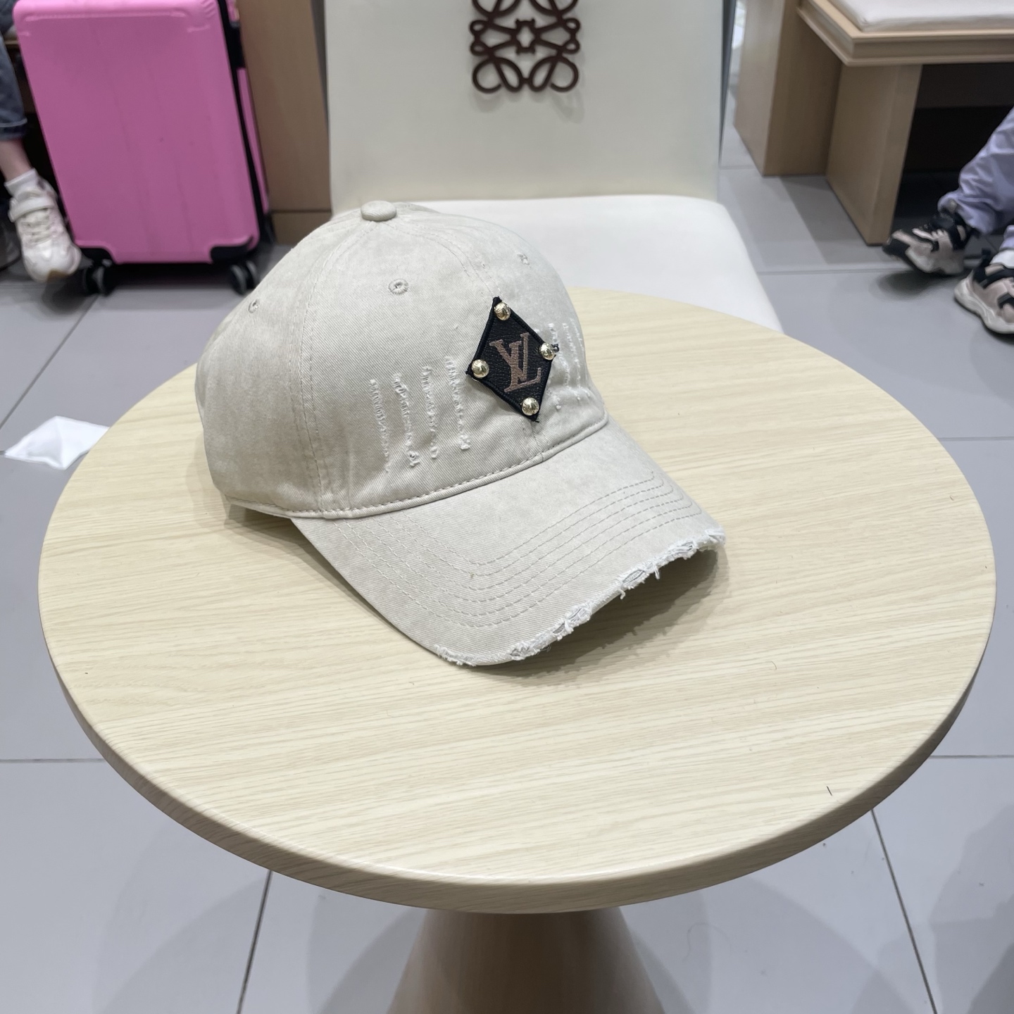🧢路易威登棒球帽 LouisVuitton😍新款LV棒球帽，重工打造♥️高端大气，百搭款🤗男女通用！跑量