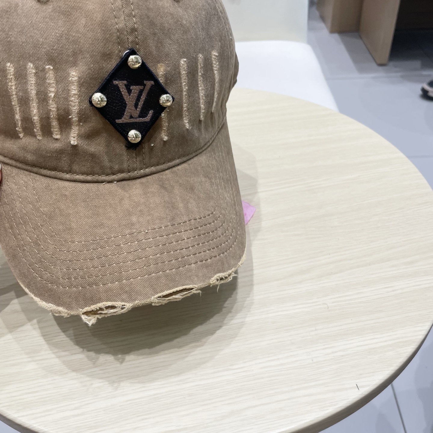 🧢路易威登棒球帽 LouisVuitton😍新款LV棒球帽，重工打造♥️高端大气，百搭款🤗男女通用！跑量