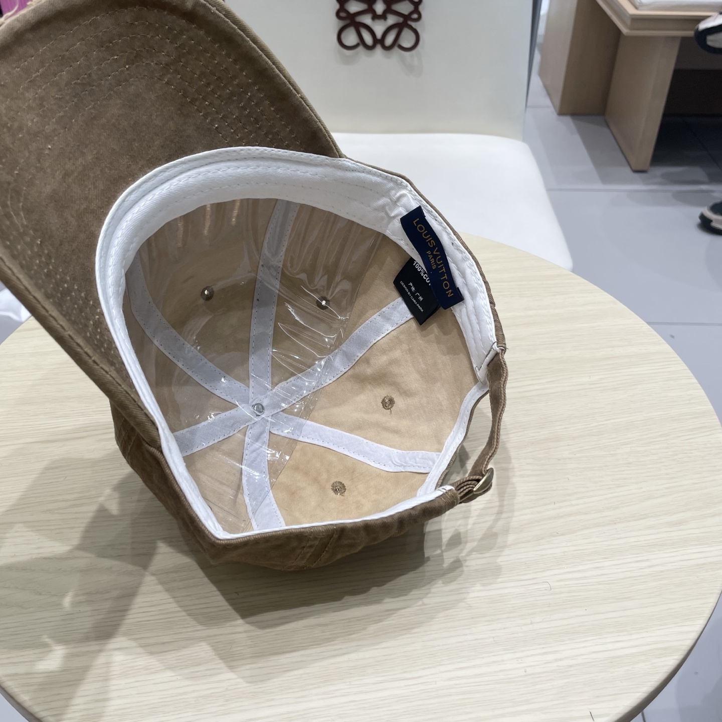 🧢路易威登棒球帽 LouisVuitton😍新款LV棒球帽，重工打造♥️高端大气，百搭款🤗男女通用！跑量