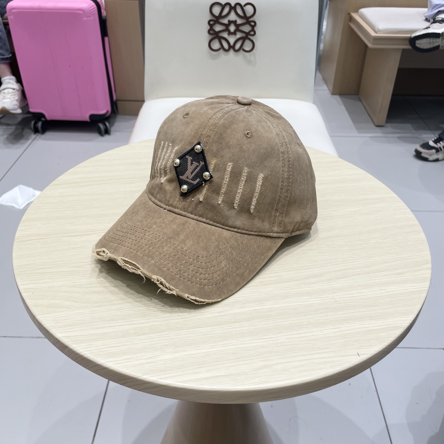 🧢路易威登棒球帽 LouisVuitton😍新款LV棒球帽，重工打造♥️高端大气，百搭款🤗男女通用！跑量