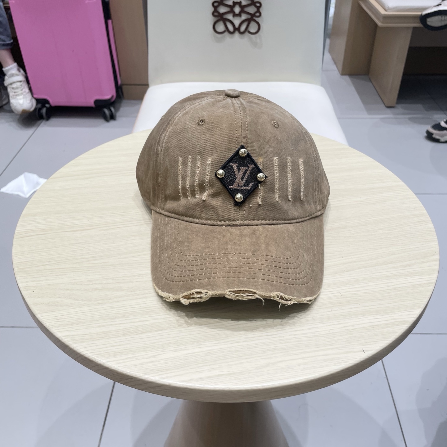 🧢路易威登棒球帽 LouisVuitton😍新款LV棒球帽，重工打造♥️高端大气，百搭款🤗男女通用！跑量