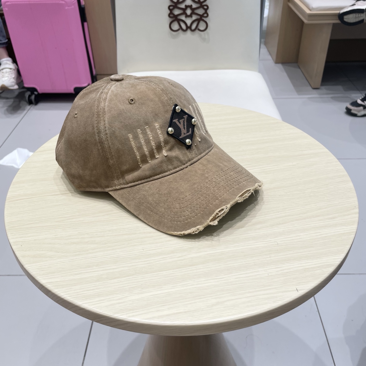 🧢路易威登棒球帽 LouisVuitton😍新款LV棒球帽，重工打造♥️高端大气，百搭款🤗男女通用！跑量