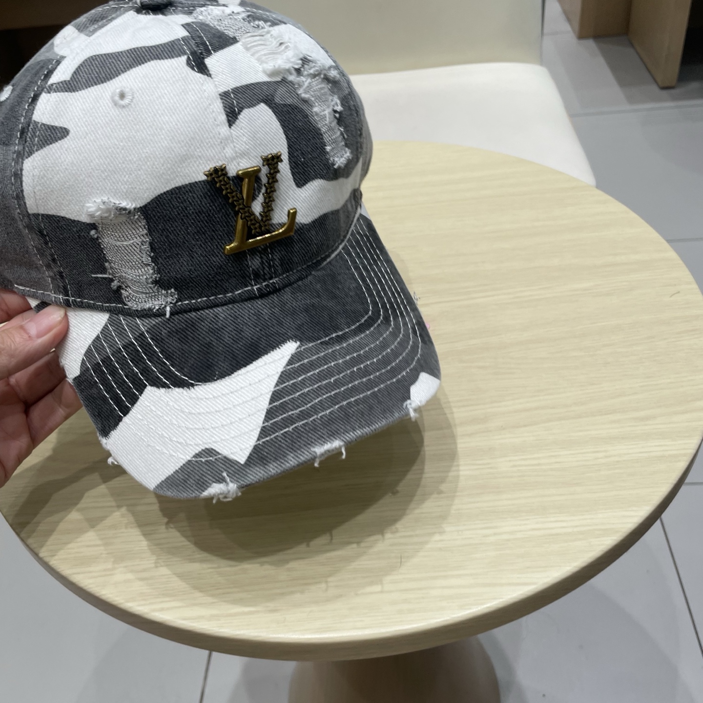  🧢路易威登棒球帽 LouisVuitton😍新款LV棒球帽，重工打造♥️高端大气，百搭款🤗男女通用！跑