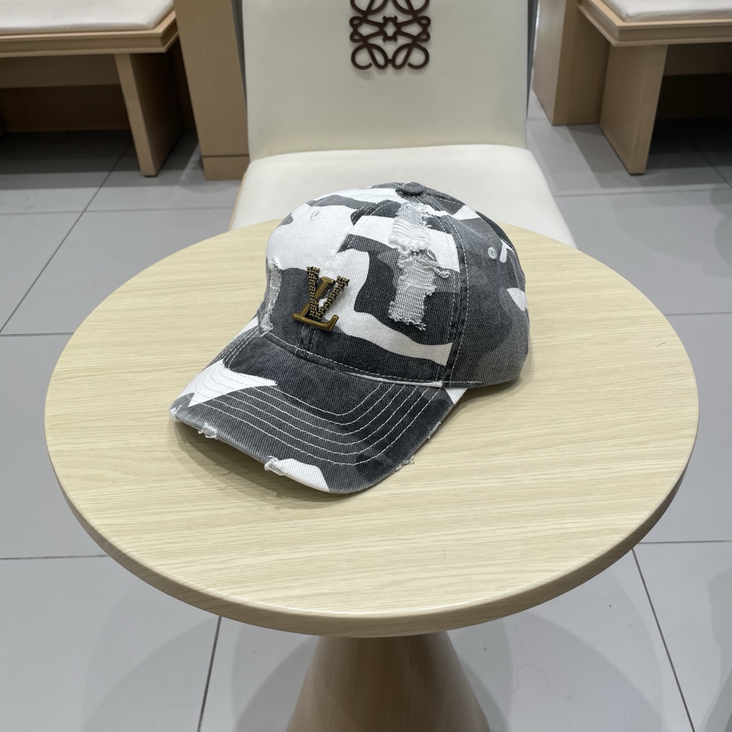  🧢路易威登棒球帽 LouisVuitton😍新款LV棒球帽，重工打造♥️高端大气，百搭款🤗男女通用！跑