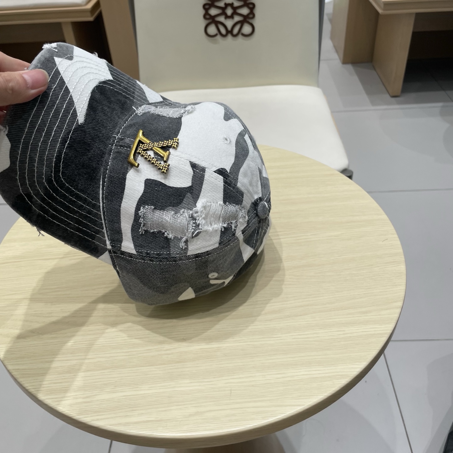  🧢路易威登棒球帽 LouisVuitton😍新款LV棒球帽，重工打造♥️高端大气，百搭款🤗男女通用！跑