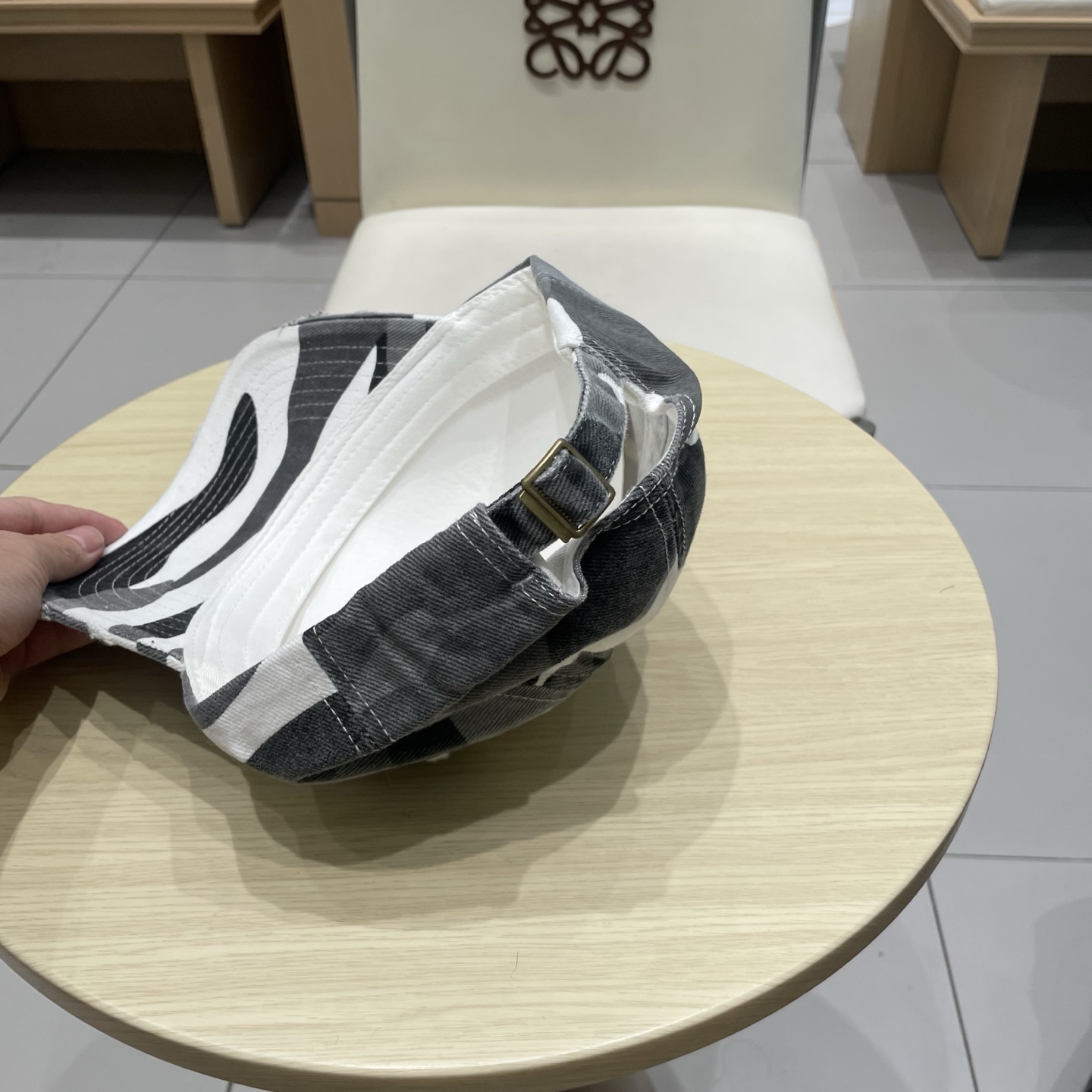  🧢路易威登棒球帽 LouisVuitton😍新款LV棒球帽，重工打造♥️高端大气，百搭款🤗男女通用！跑