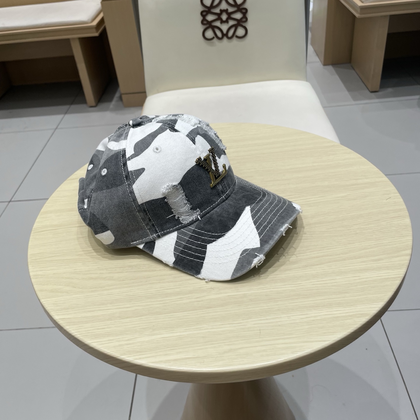  🧢路易威登棒球帽 LouisVuitton😍新款LV棒球帽，重工打造♥️高端大气，百搭款🤗男女通用！跑