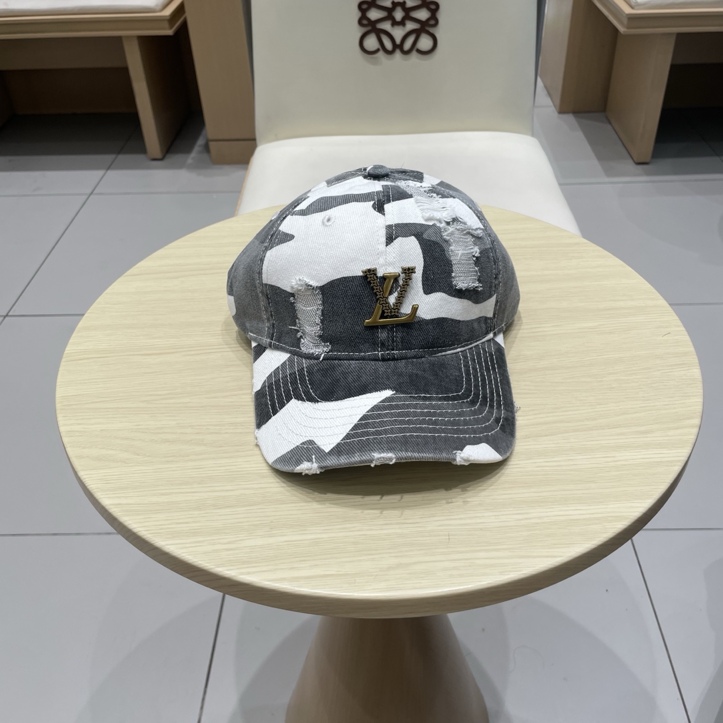  🧢路易威登棒球帽 LouisVuitton😍新款LV棒球帽，重工打造♥️高端大气，百搭款🤗男女通用！跑