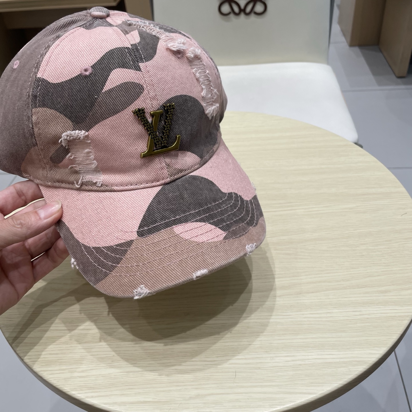  🧢路易威登棒球帽 LouisVuitton😍新款LV棒球帽，重工打造♥️高端大气，百搭款🤗男女通用！跑