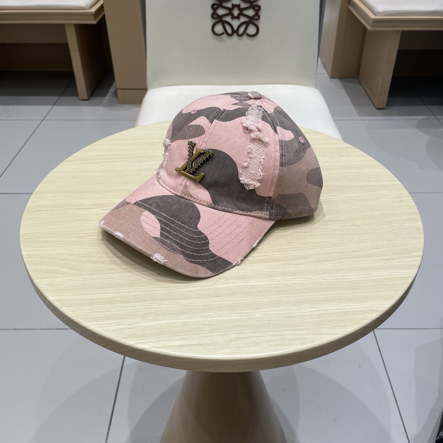  🧢路易威登棒球帽 LouisVuitton😍新款LV棒球帽，重工打造♥️高端大气，百搭款🤗男女通用！跑