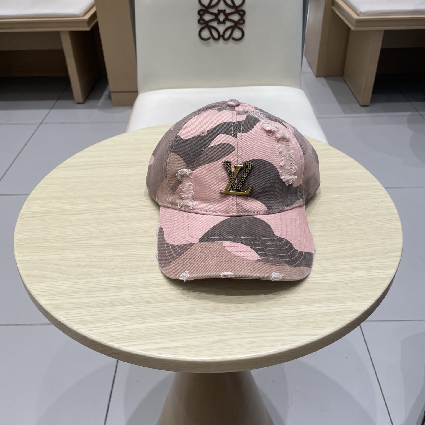  🧢路易威登棒球帽 LouisVuitton😍新款LV棒球帽，重工打造♥️高端大气，百搭款🤗男女通用！跑