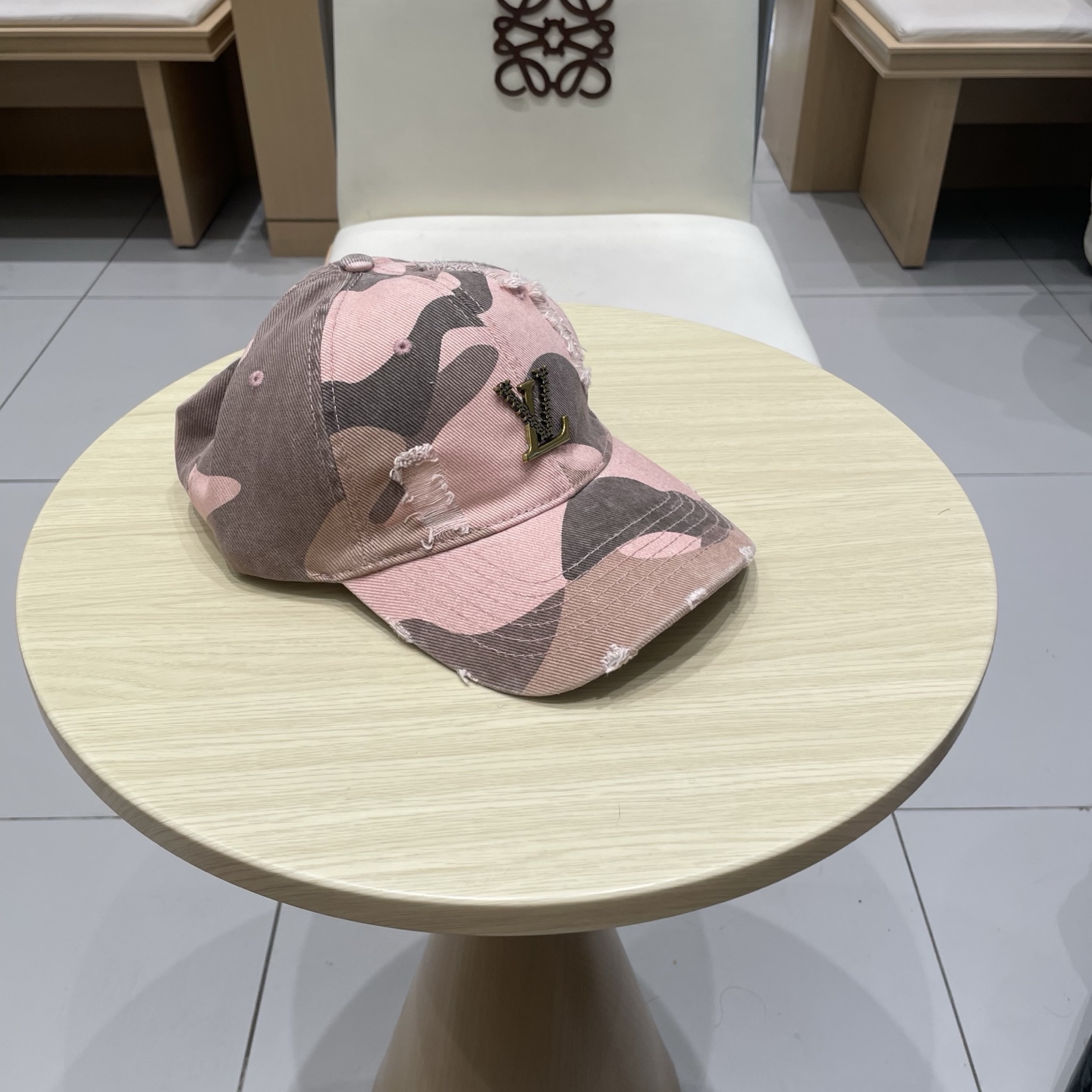  🧢路易威登棒球帽 LouisVuitton😍新款LV棒球帽，重工打造♥️高端大气，百搭款🤗男女通用！跑