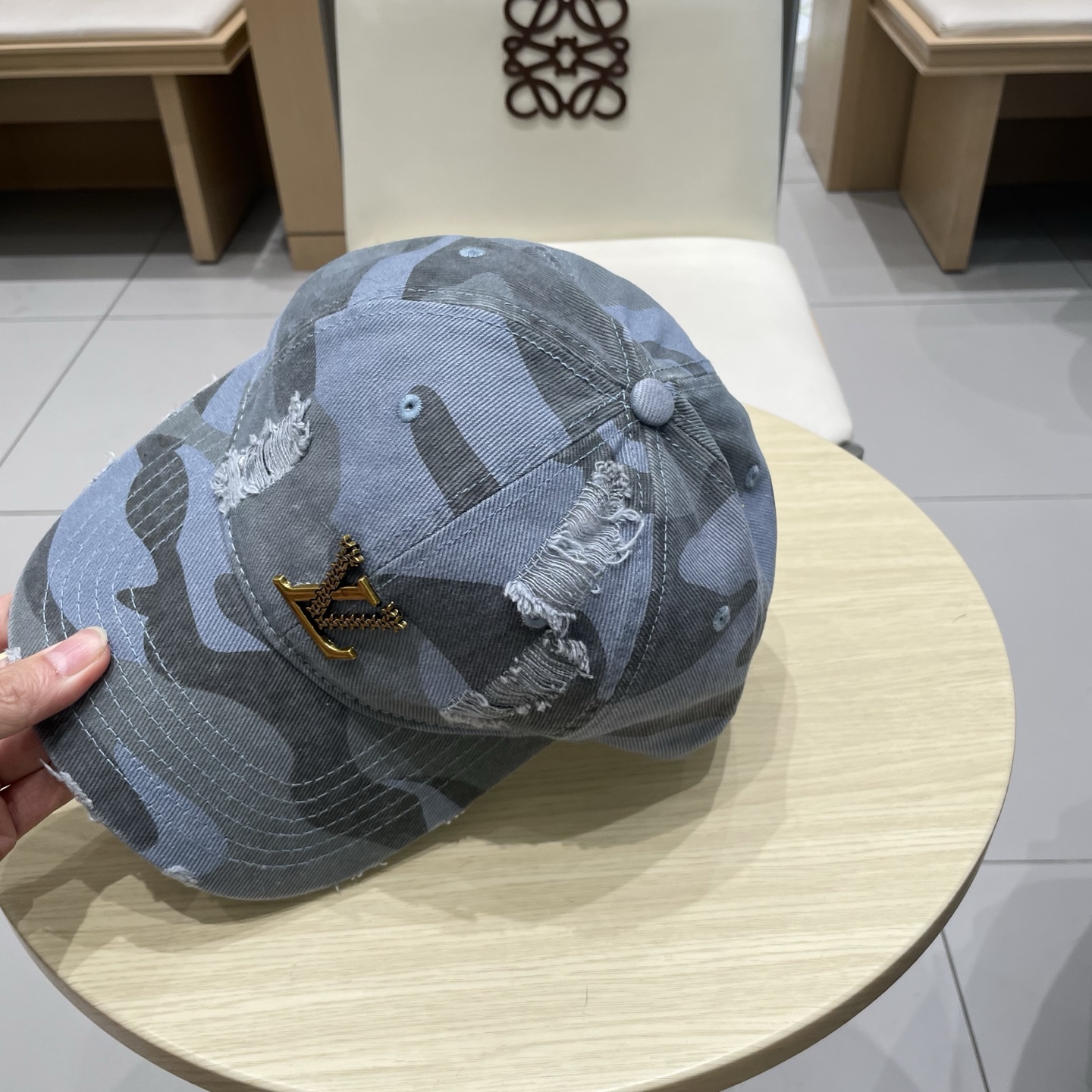  🧢路易威登棒球帽 LouisVuitton😍新款LV棒球帽，重工打造♥️高端大气，百搭款🤗男女通用！跑