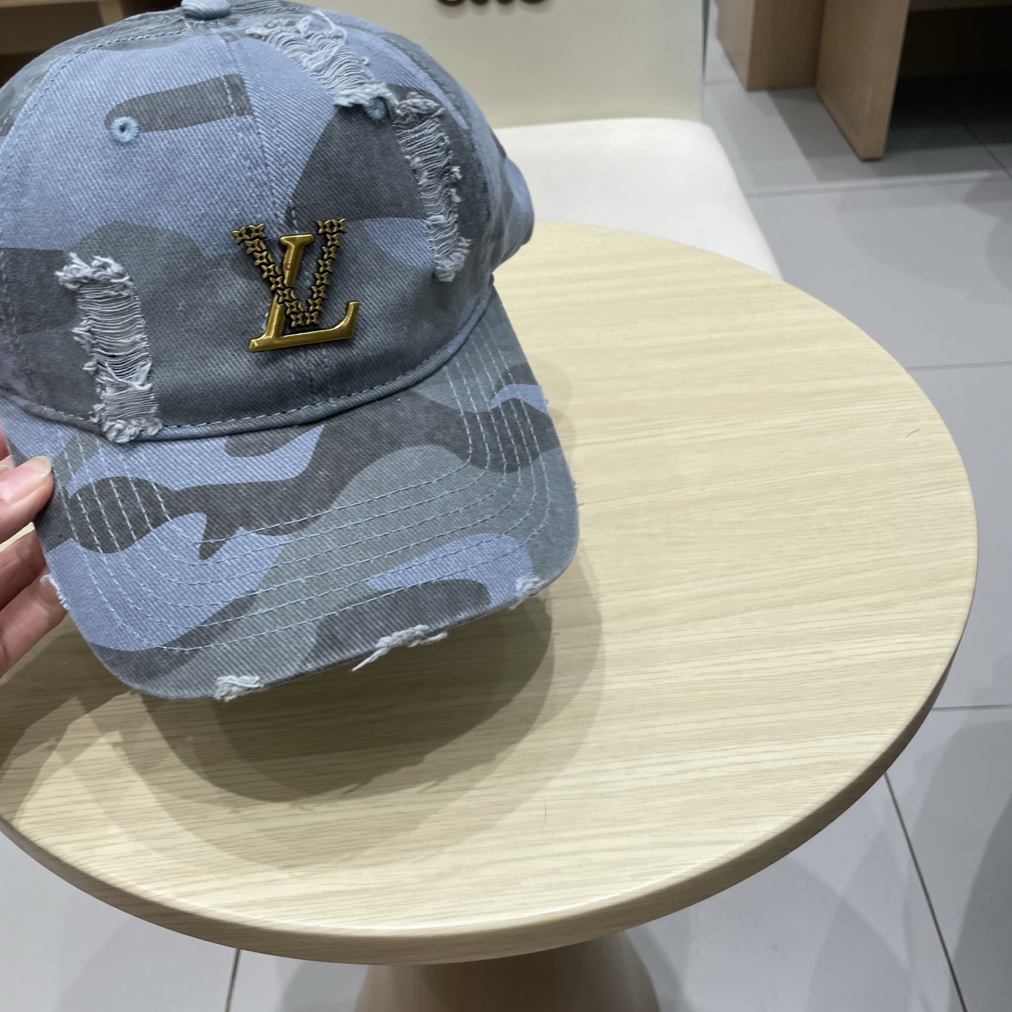  🧢路易威登棒球帽 LouisVuitton😍新款LV棒球帽，重工打造♥️高端大气，百搭款🤗男女通用！跑