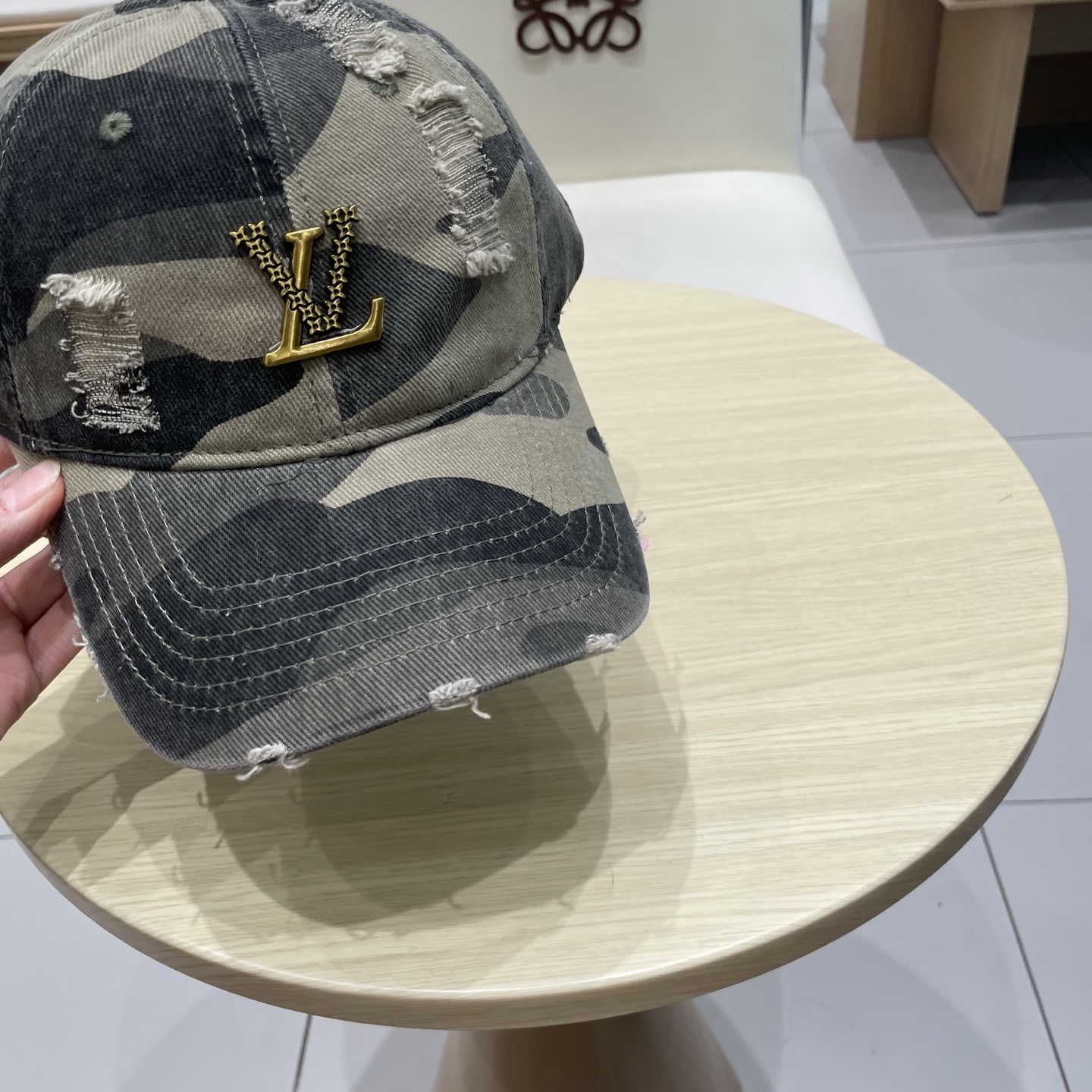  🧢路易威登棒球帽 LouisVuitton😍新款LV棒球帽，重工打造♥️高端大气，百搭款🤗男女通用！跑