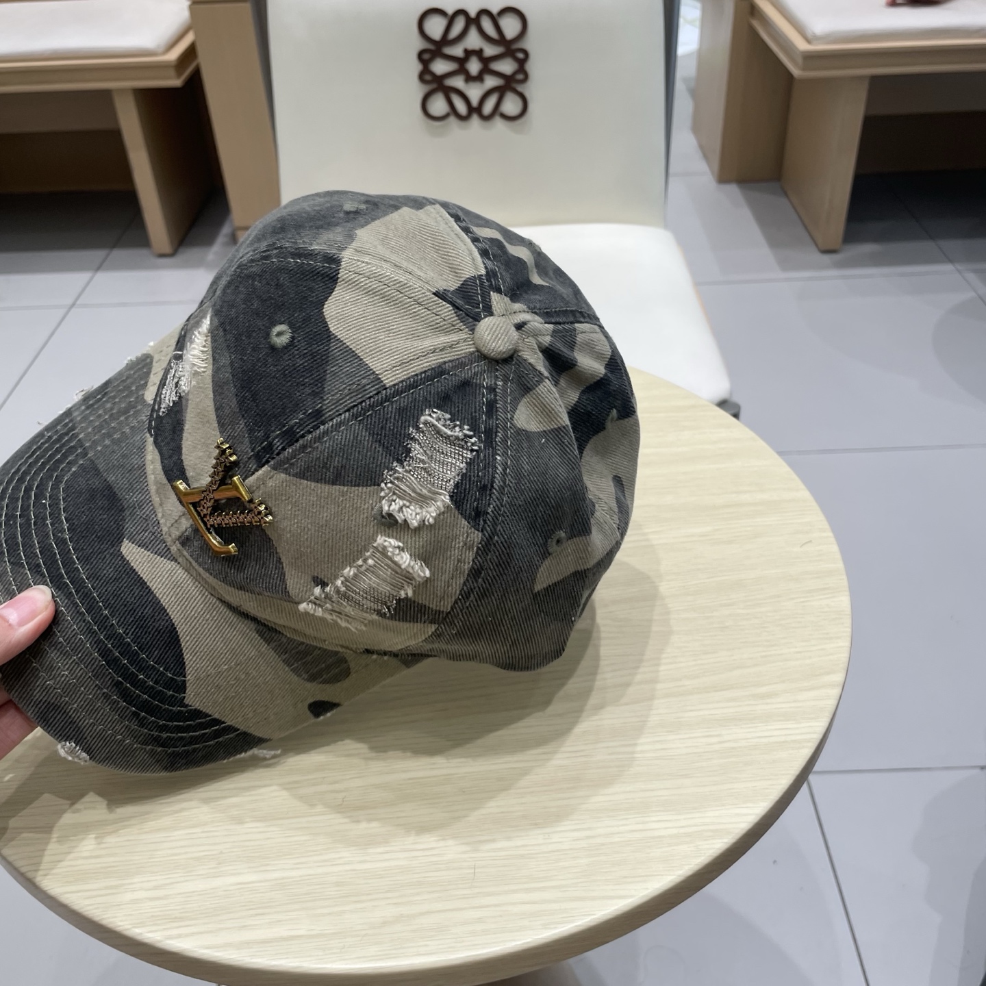  🧢路易威登棒球帽 LouisVuitton😍新款LV棒球帽，重工打造♥️高端大气，百搭款🤗男女通用！跑